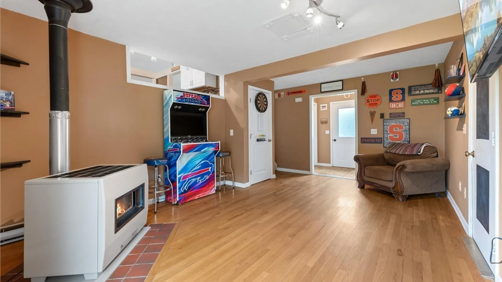 Property at 8151 Scotia Lane, Clay, NY 13090 5