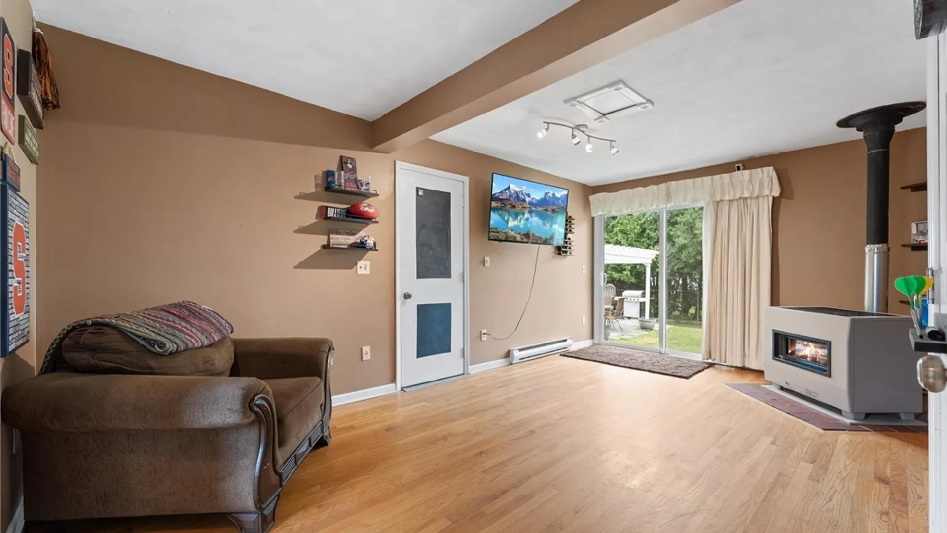 Property at 8151 Scotia Lane, Clay, NY 13090 6
