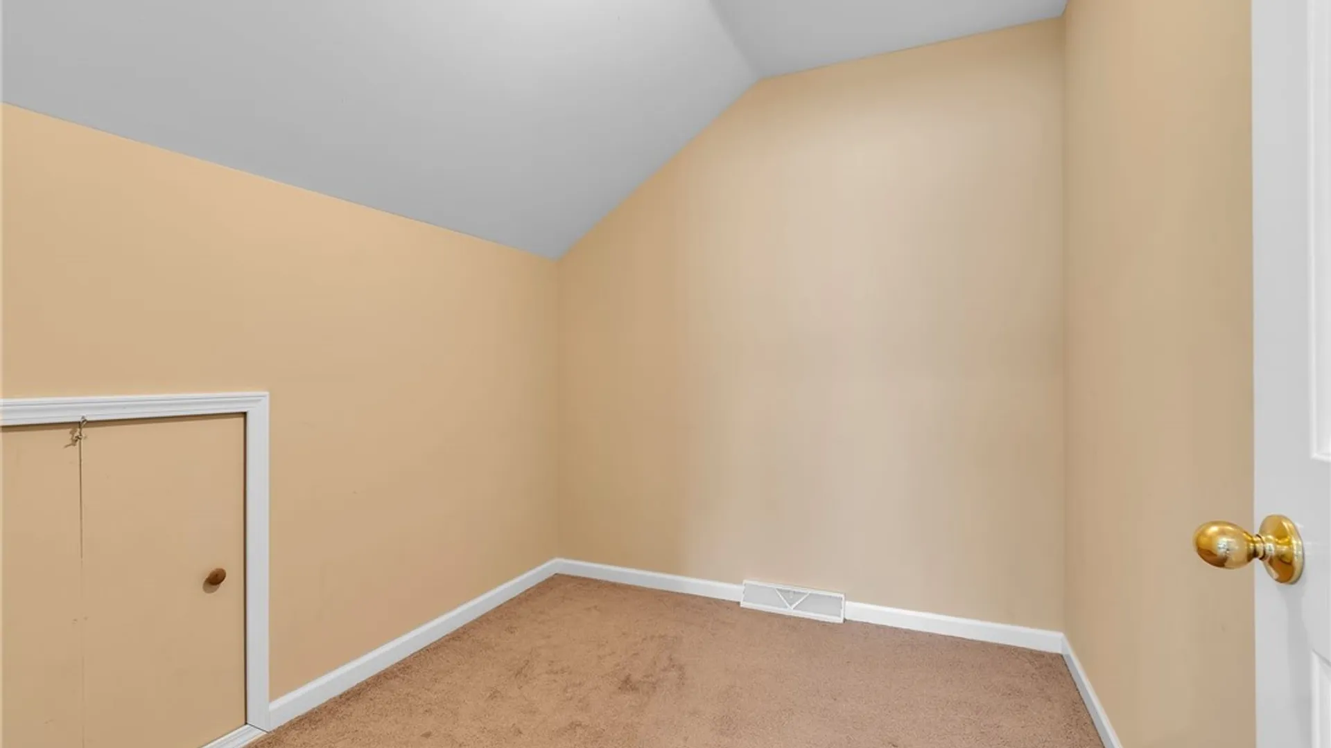 Property at 228 Lake Avenue, Lancaster, NY 14086 37
