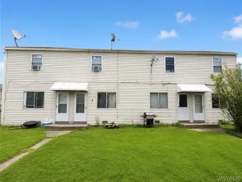 Property at 7 Trent Sq, Cheektowaga, NY 14225