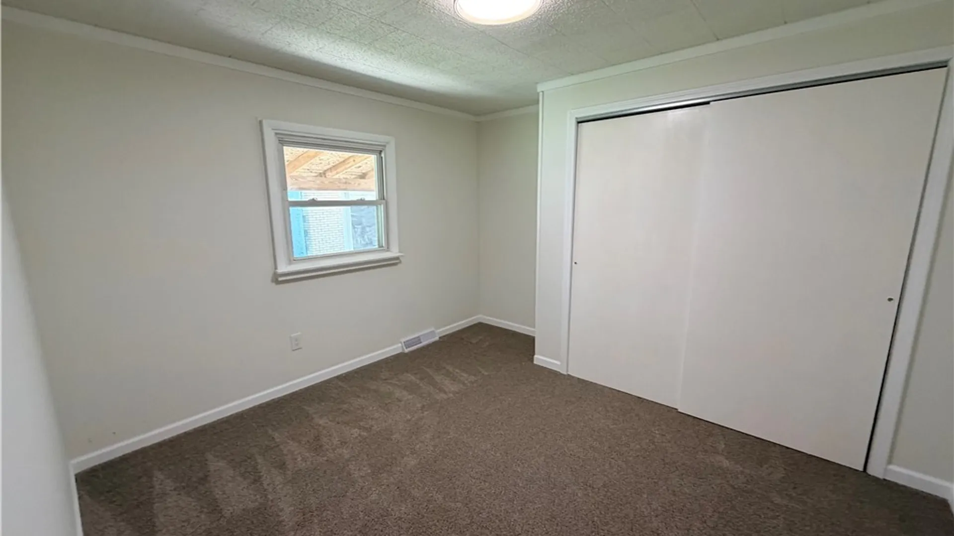 Property at 3547 Salisbury Avenue, Hamburg, NY 14219 27