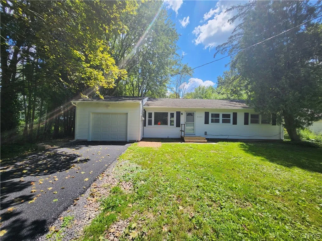 Property at 6626 State Route 31, Cicero, NY 13039