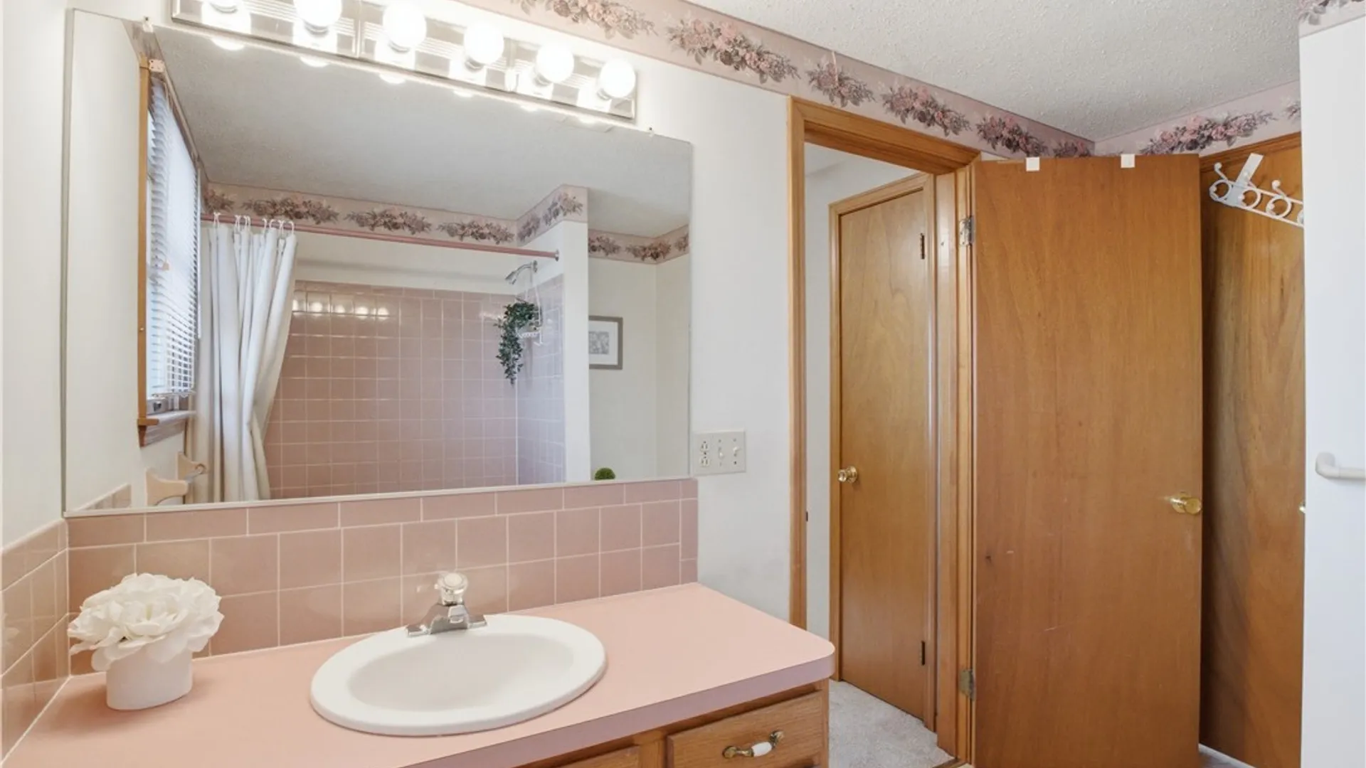 Property at 222 Hillpine Road, Cheektowaga, NY 14227 27