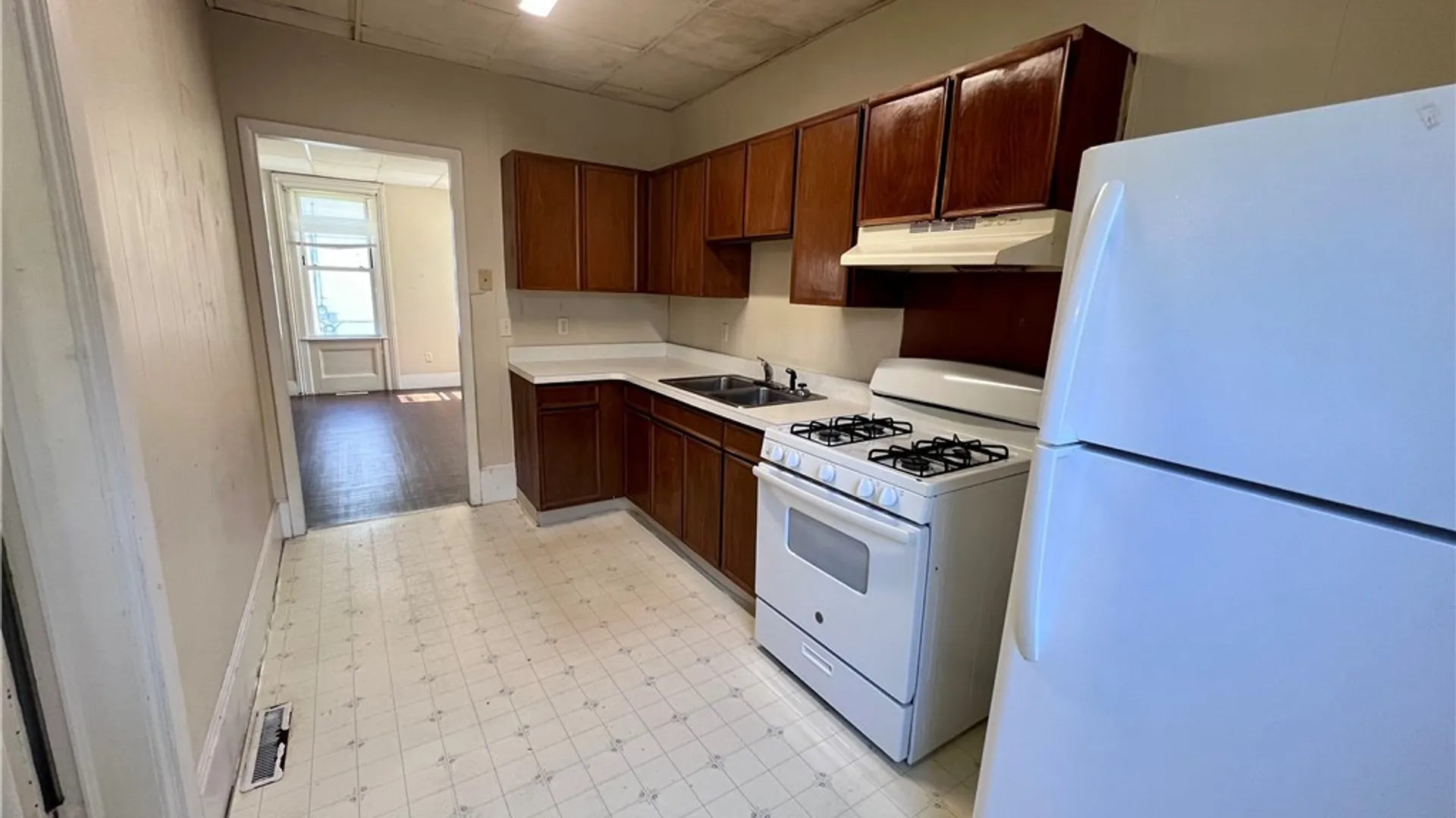 Property at 174 Syracuse Avenue, Oswego, NY 13126 4