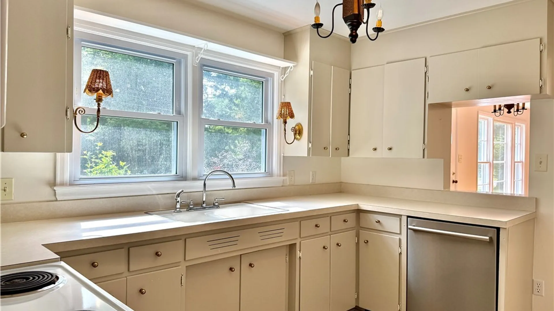 Property at 14 S Ten Eyck Avenue, Cazenovia, NY 13035 4