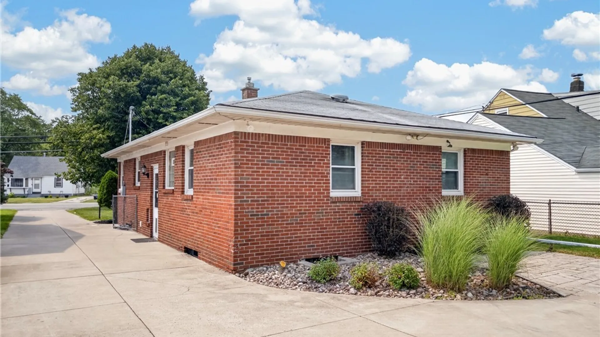 Property at 861 Beach Road, Cheektowaga, NY 14225 6