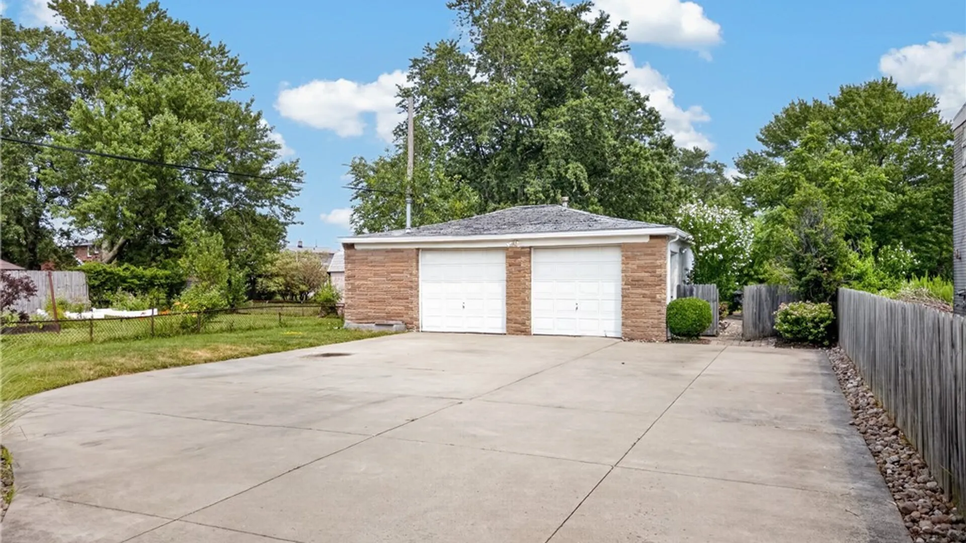 Property at 861 Beach Road, Cheektowaga, NY 14225 9
