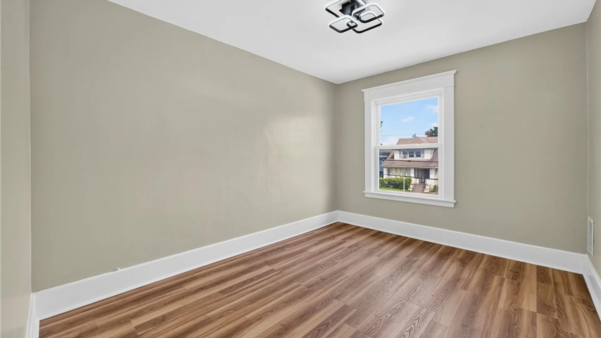 Property at 22 Comstock Avenue, Buffalo, NY 14215 33