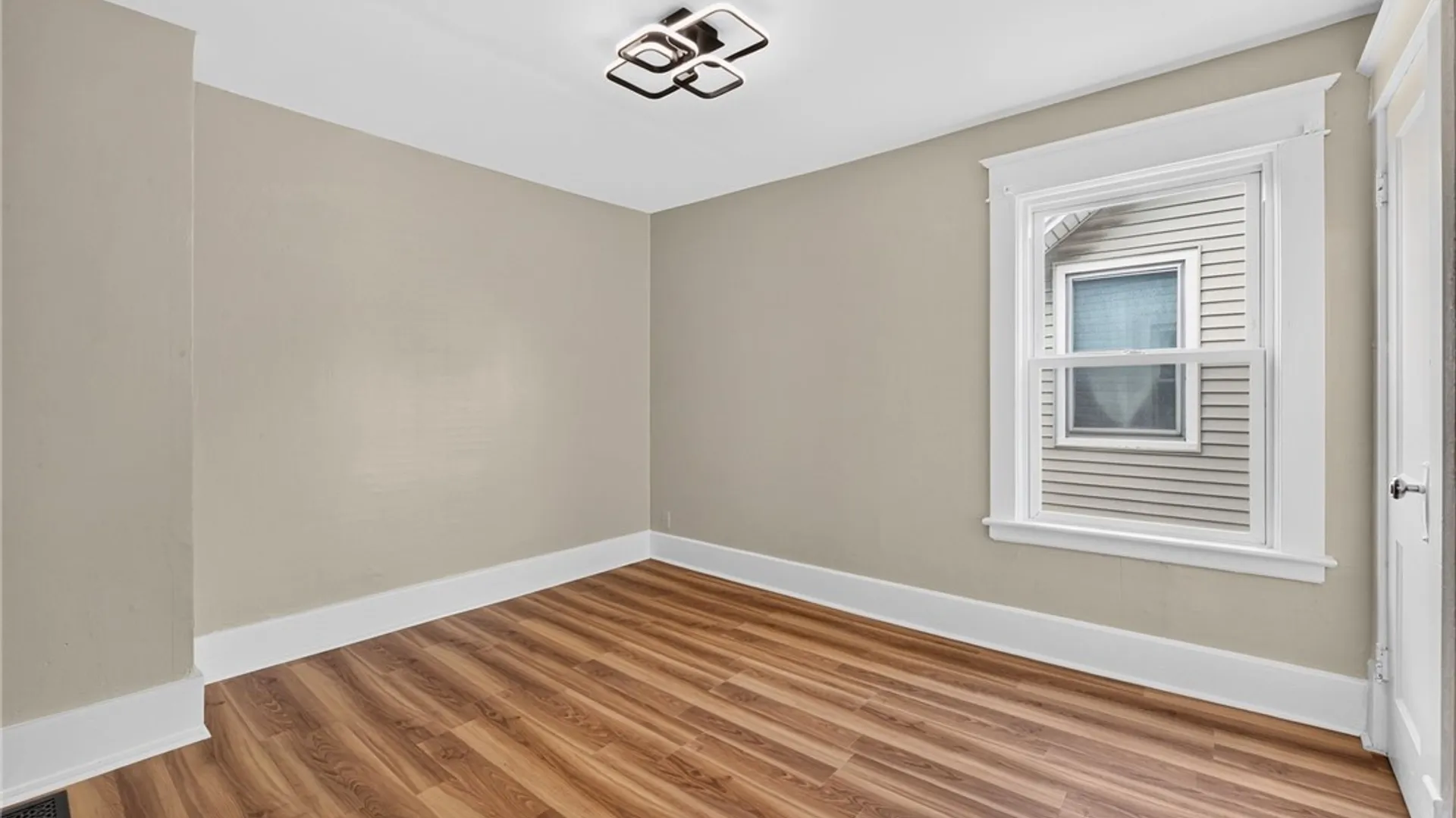 Property at 22 Comstock Avenue, Buffalo, NY 14215 37