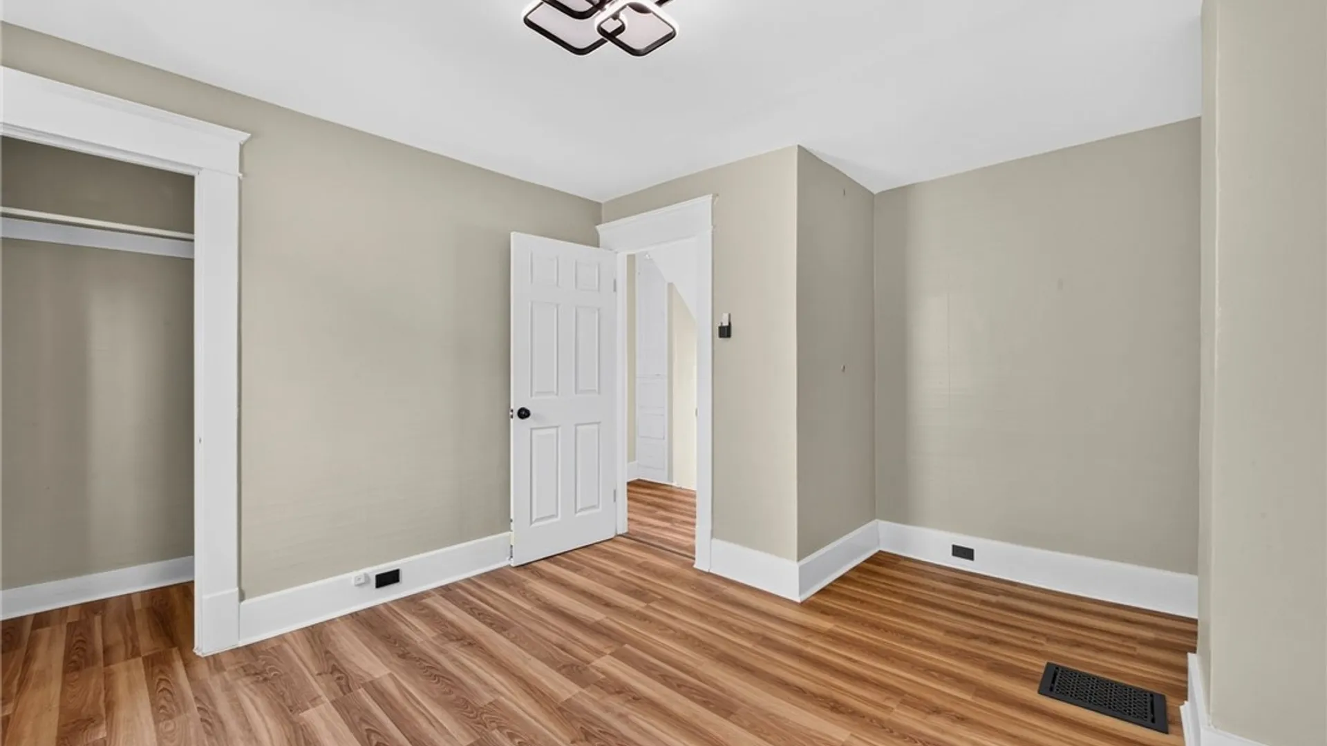 Property at 22 Comstock Avenue, Buffalo, NY 14215 38