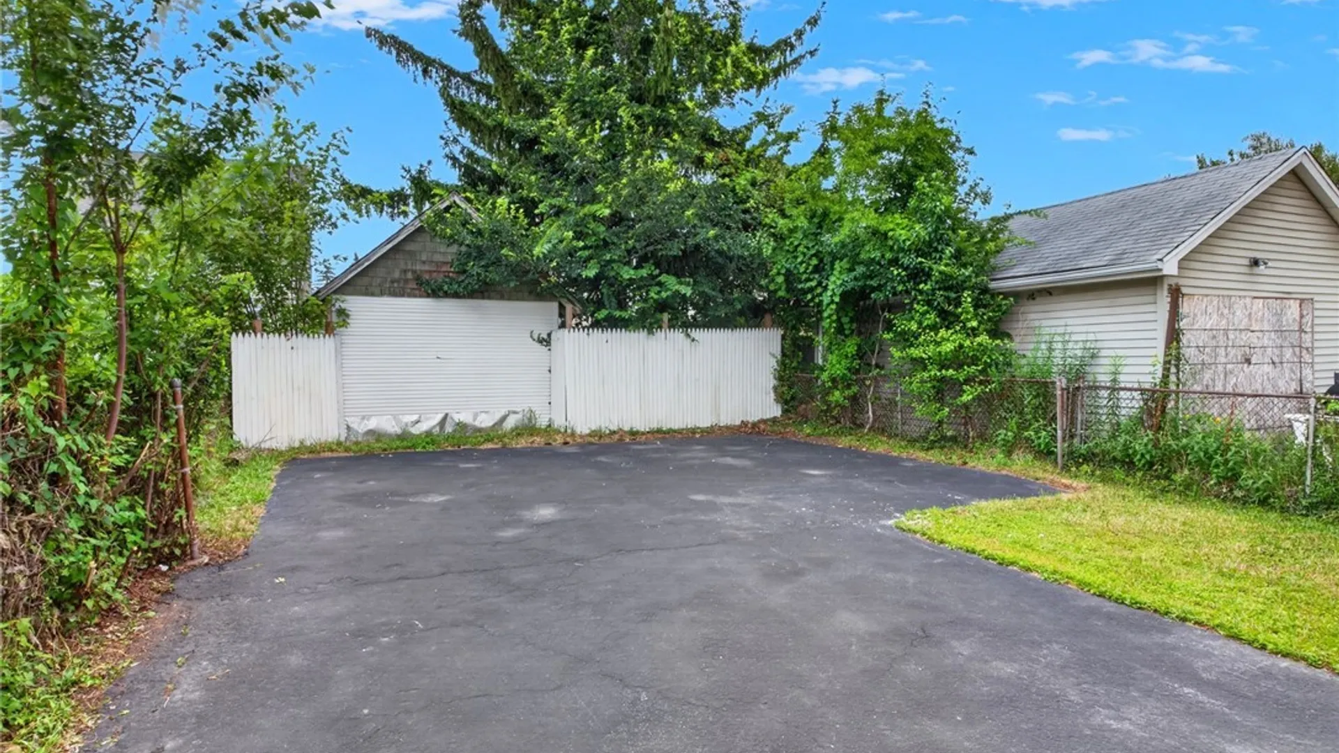 Property at 22 Comstock Avenue, Buffalo, NY 14215 47