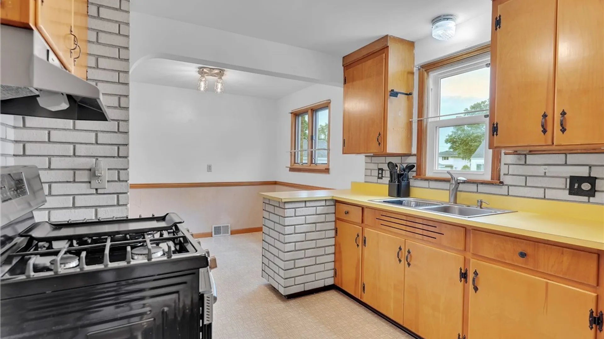 Property at 75 Girard Avenue, Cheektowaga, NY 14227 13