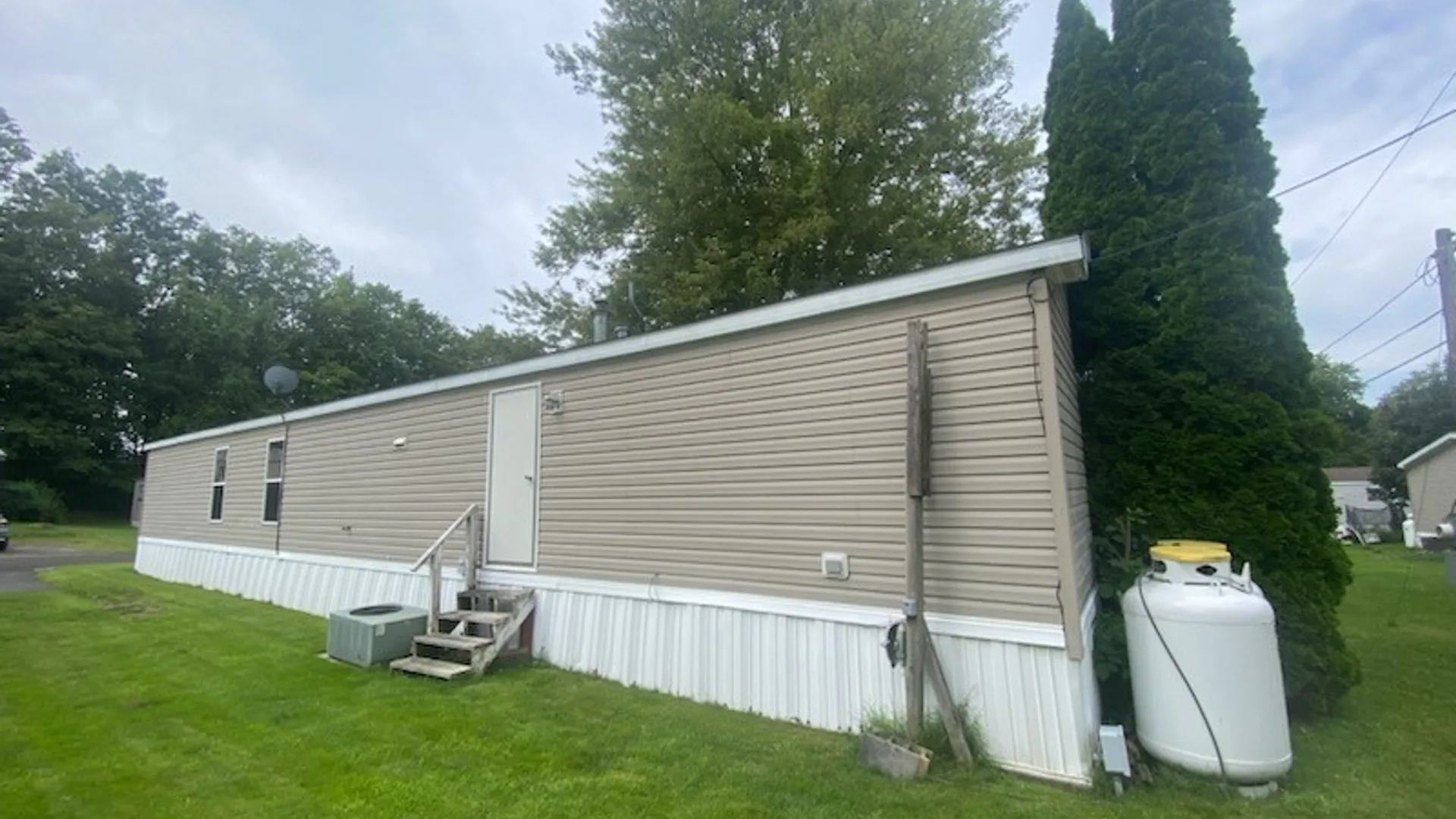 Property at 121 Tidd Circle, Farmington, NY 14425 3