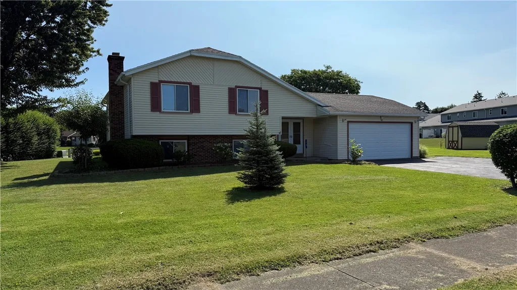 Property at 10 Lightwood Lane, Gates, NY 14606