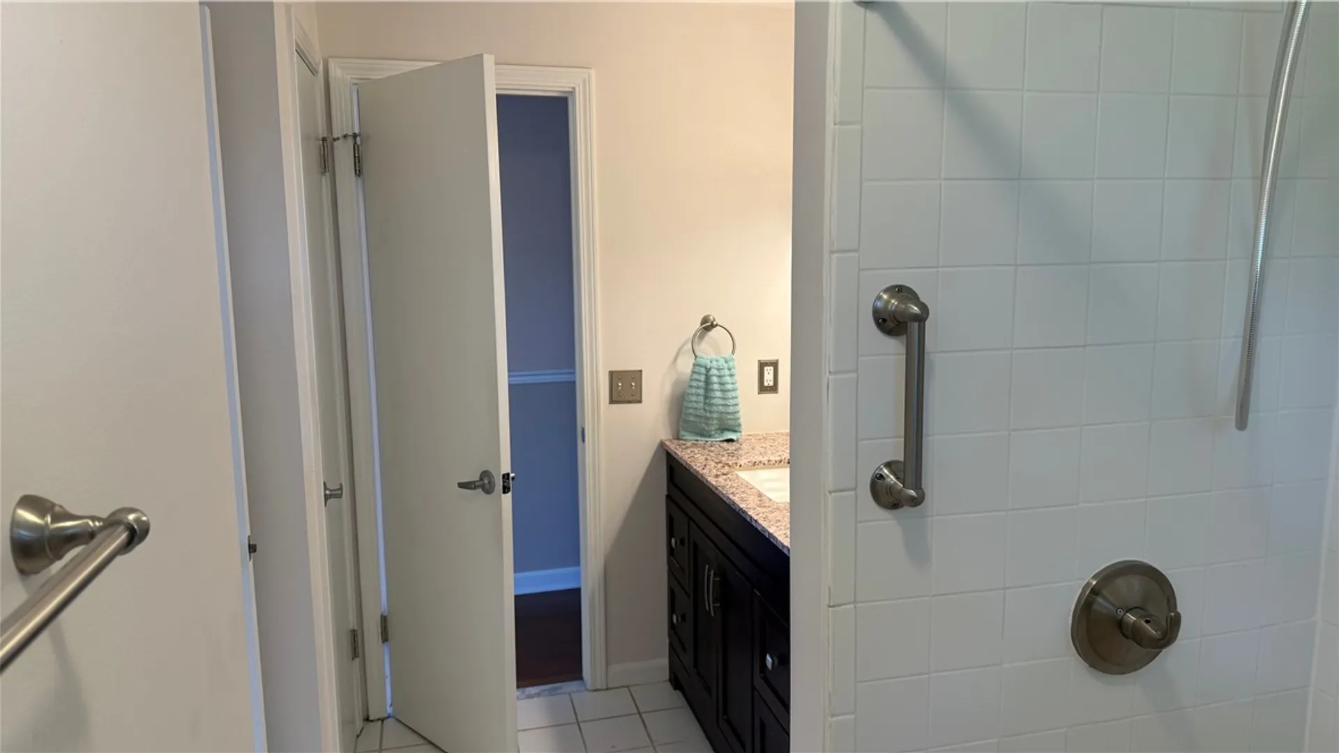 Property at 10 Lightwood Lane, Gates, NY 14606 15