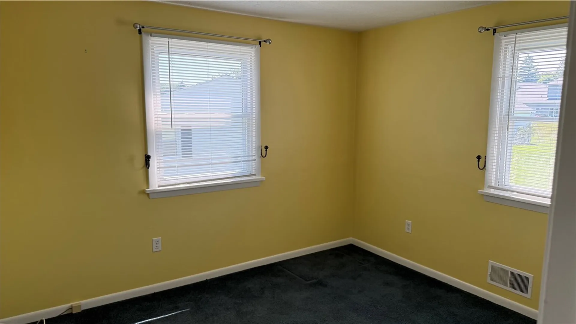 Property at 10 Lightwood Lane, Gates, NY 14606 16