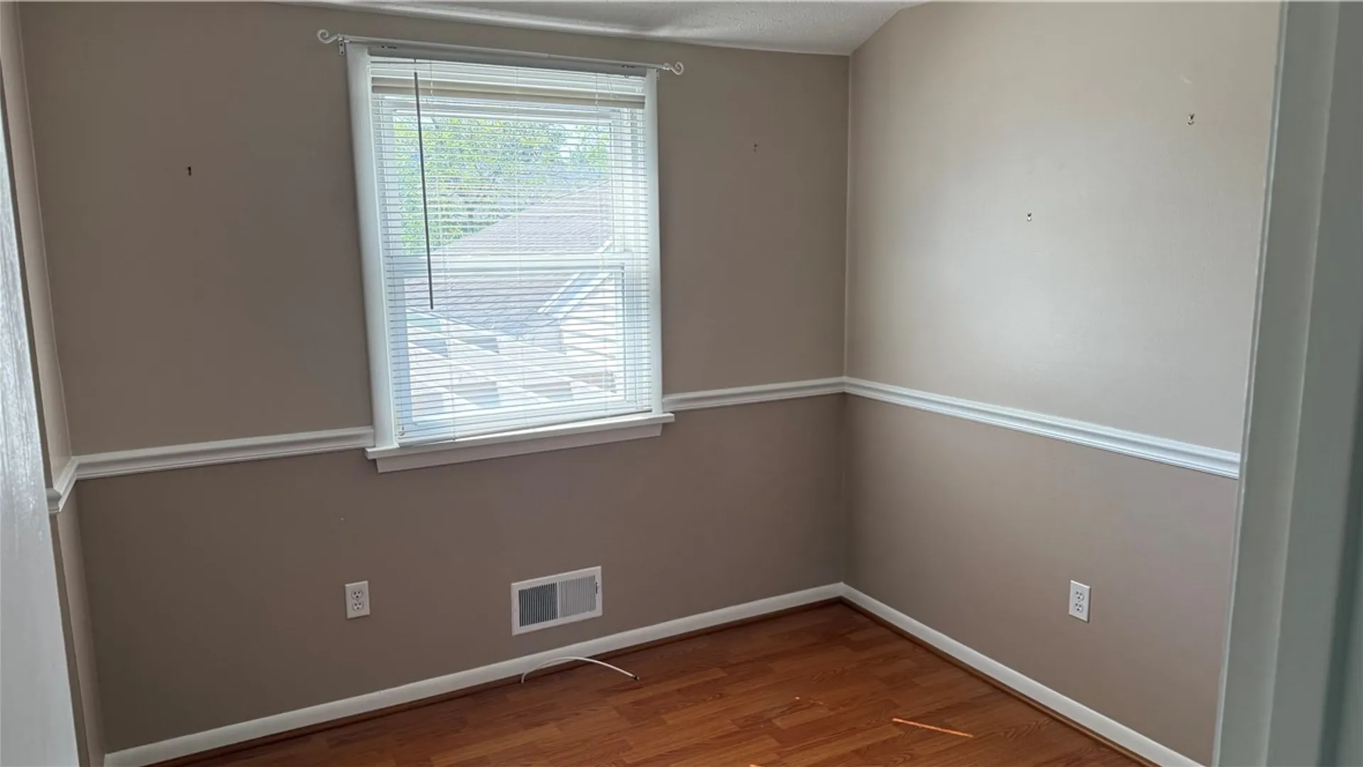 Property at 10 Lightwood Lane, Gates, NY 14606 18