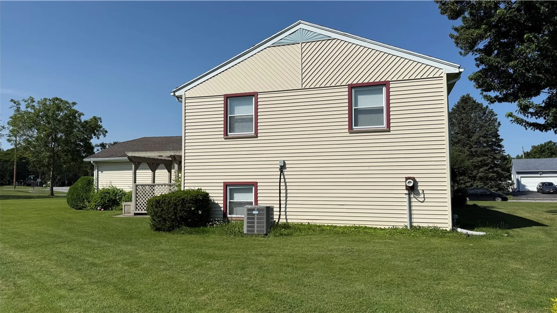 Property at 10 Lightwood Lane, Gates, NY 14606 35