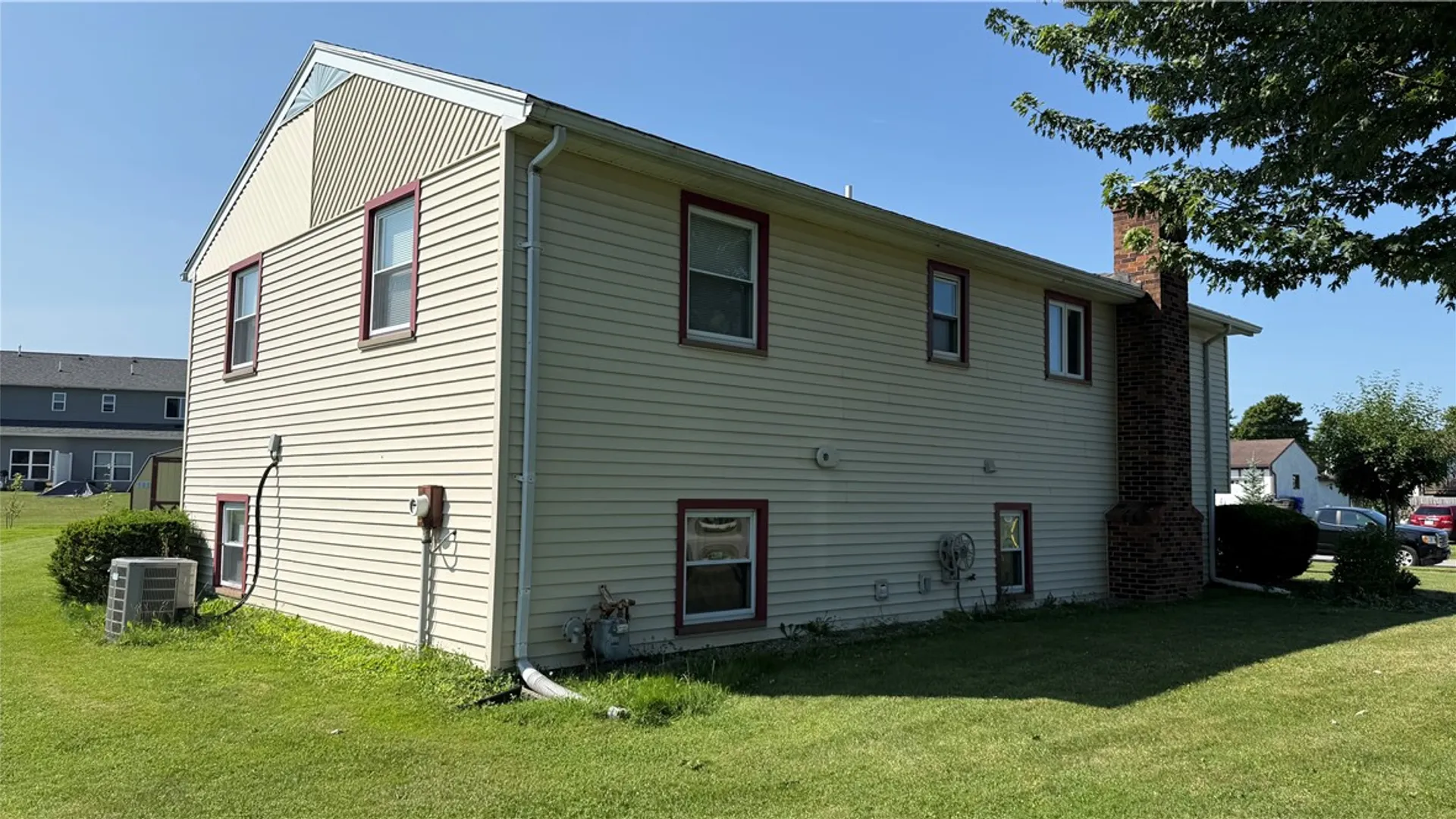 Property at 10 Lightwood Lane, Gates, NY 14606 36