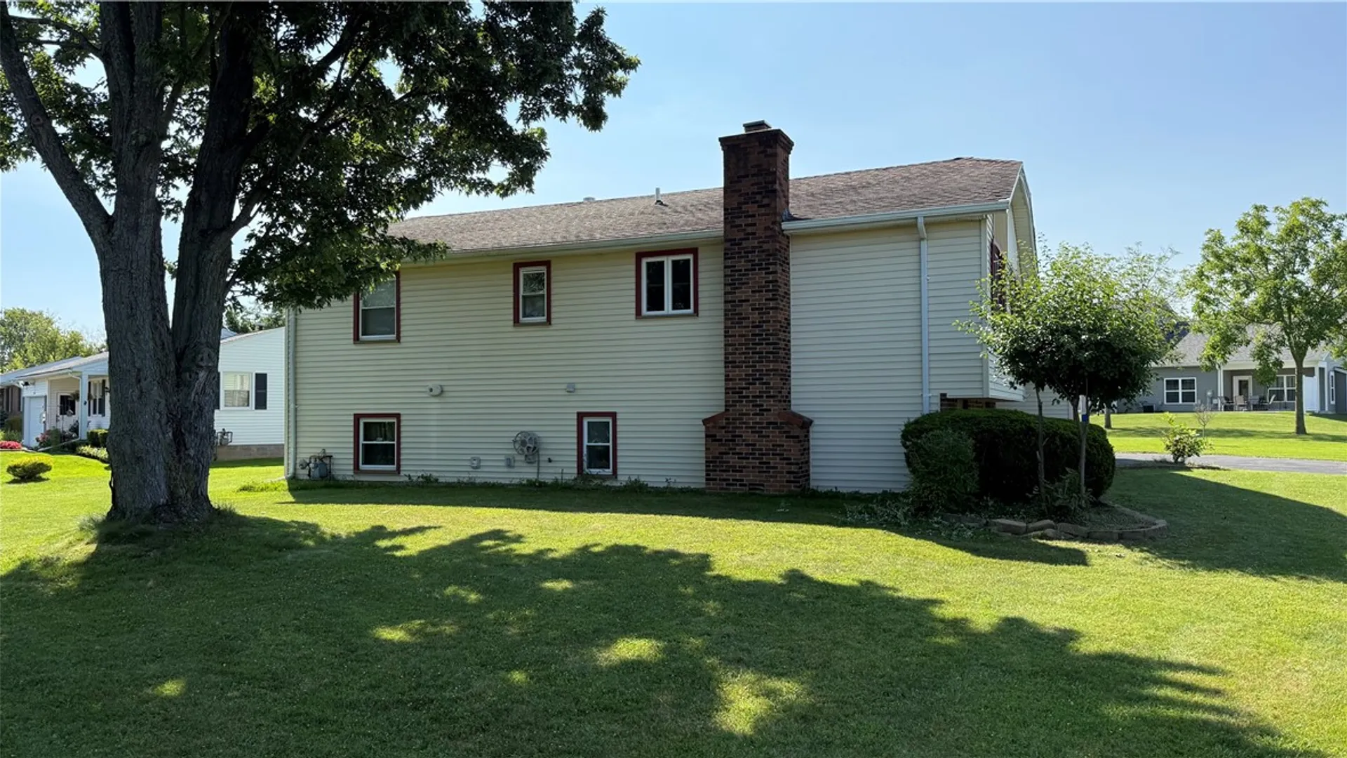 Property at 10 Lightwood Lane, Gates, NY 14606 37