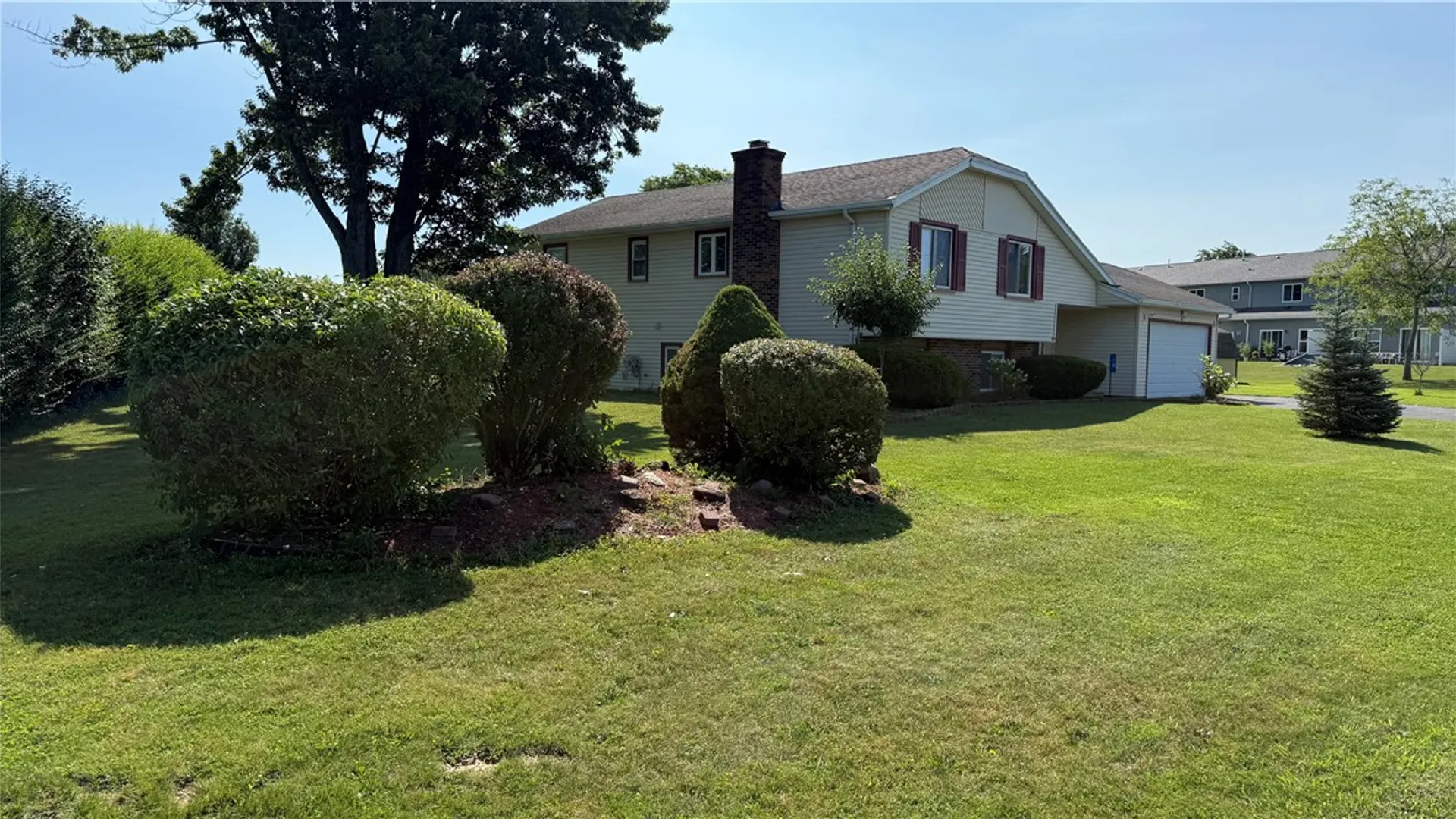 Property at 10 Lightwood Lane, Gates, NY 14606 38