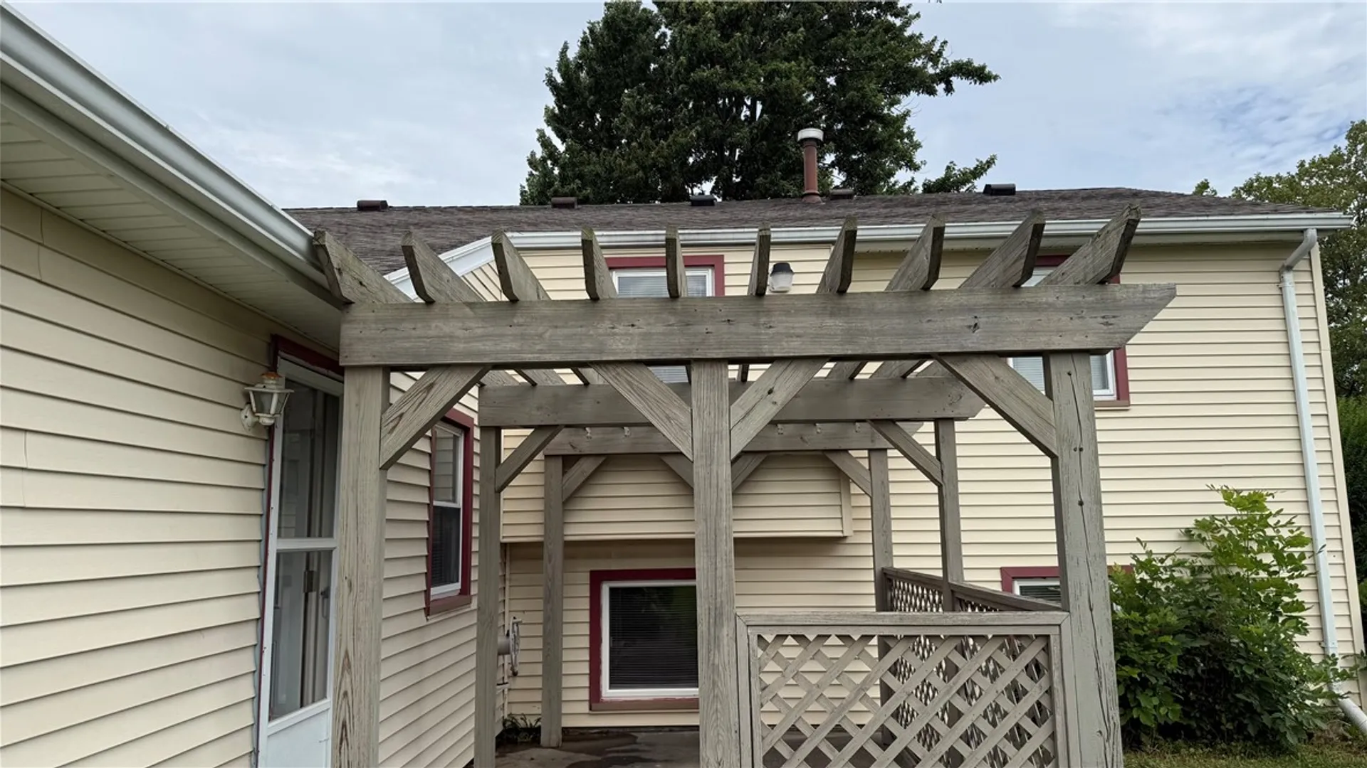 Property at 10 Lightwood Lane, Gates, NY 14606 34