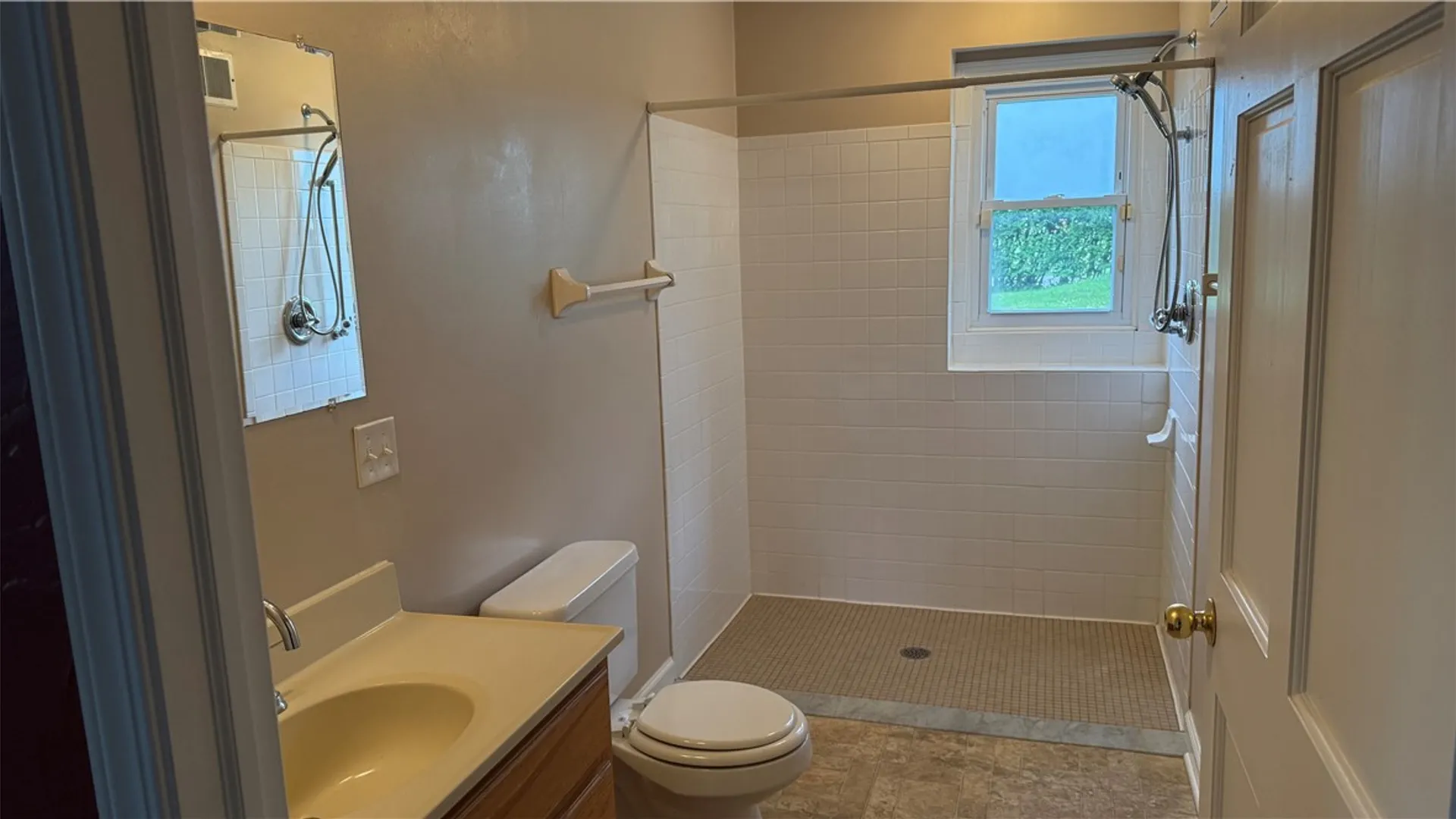 Property at 10 Lightwood Lane, Gates, NY 14606 25