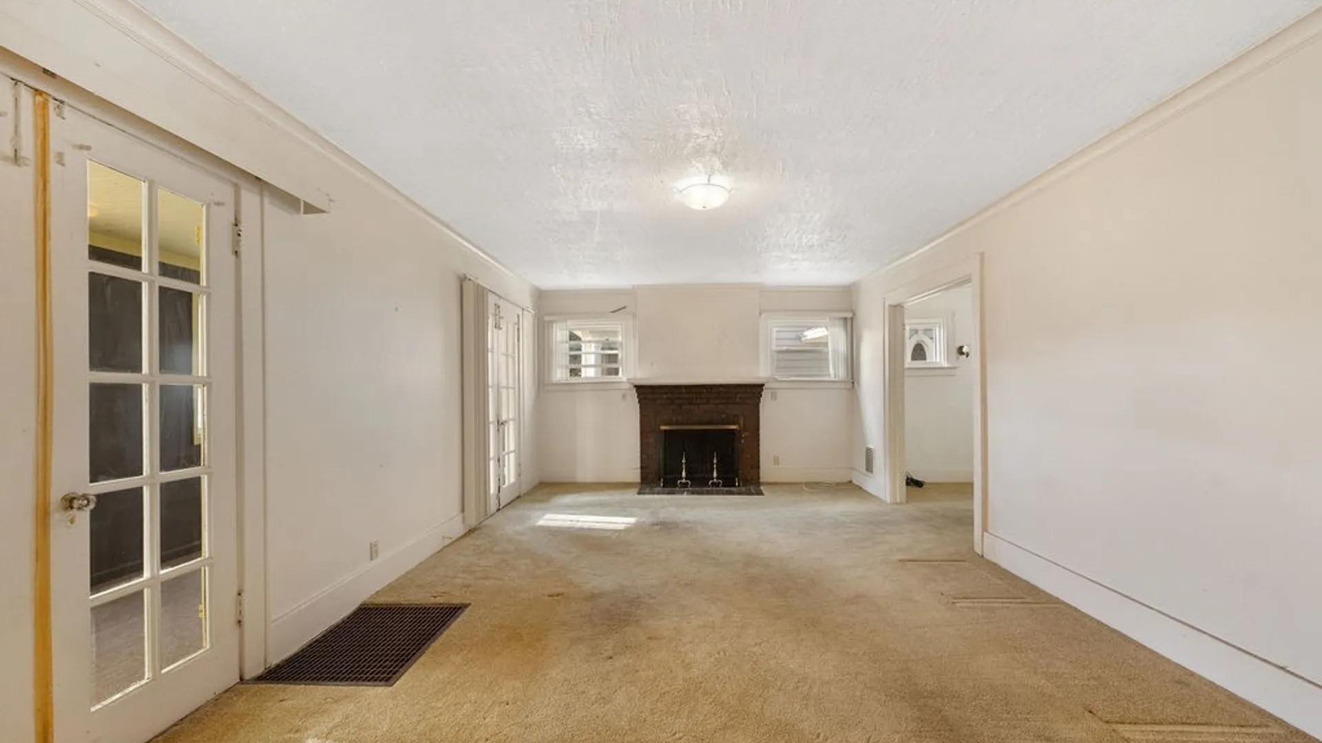 Property at 319 Allen Street, Syracuse, NY 13210 4