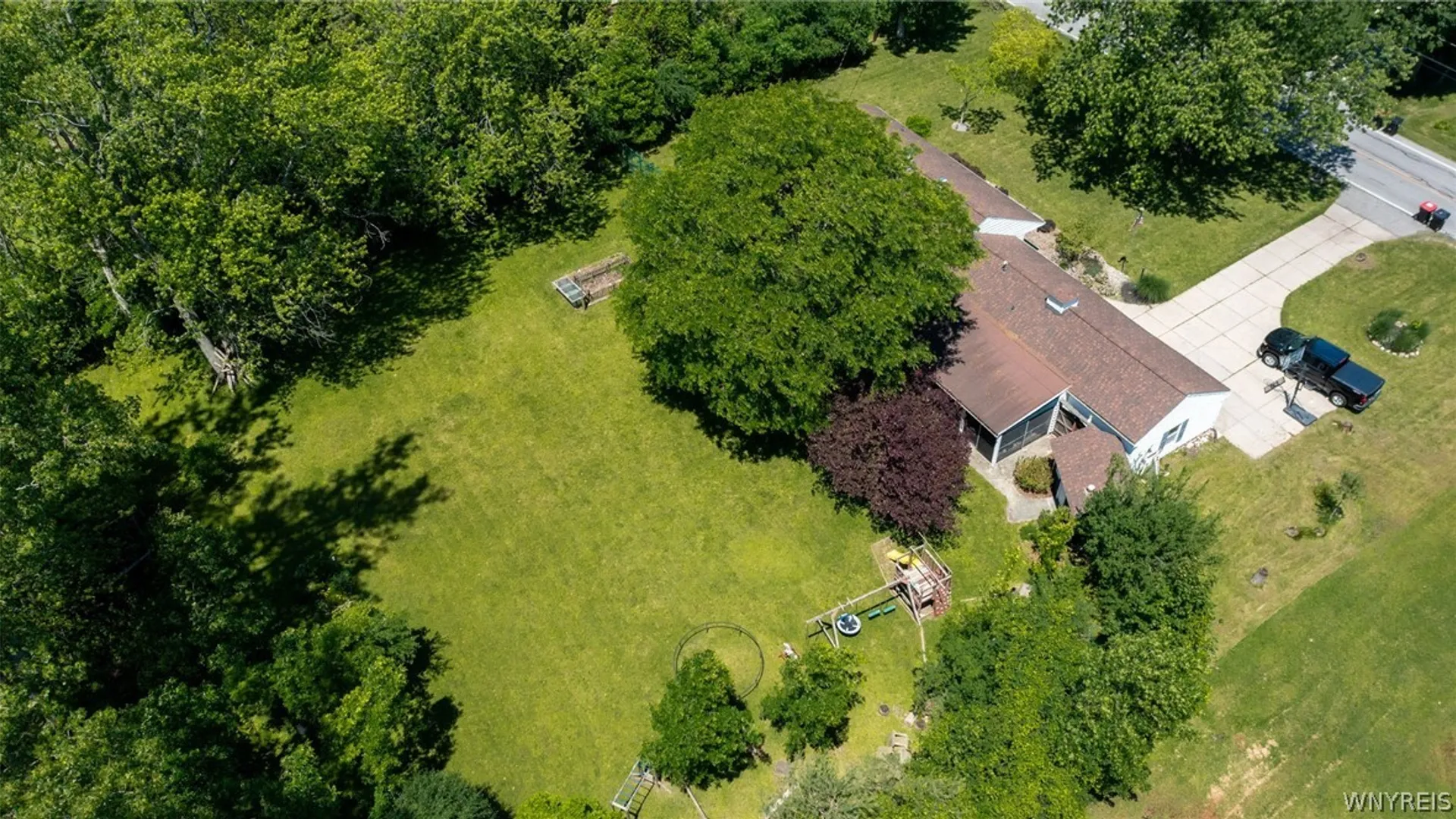 Property at 50 Maple Drive, Lancaster, NY 14026 40