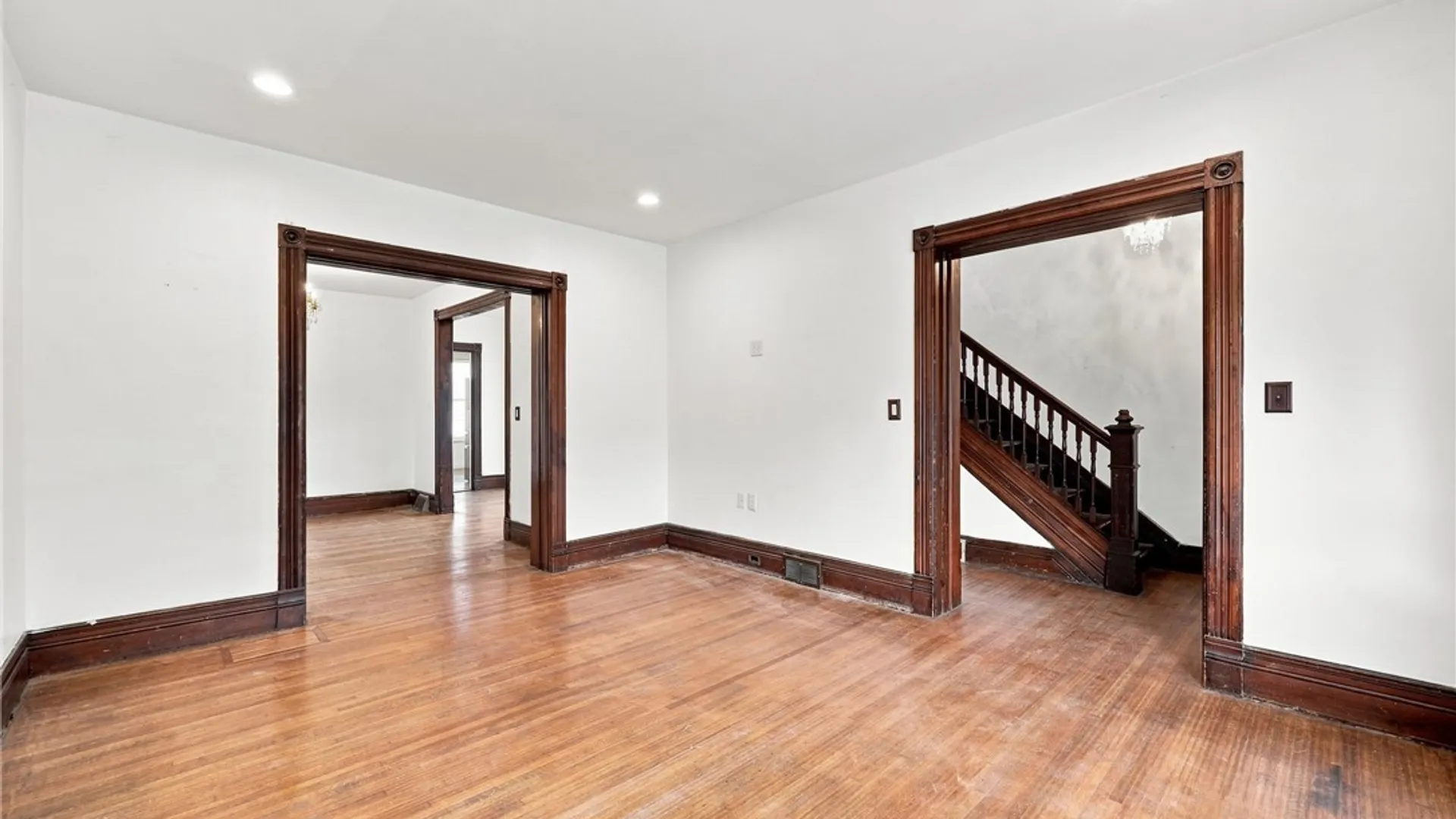 Property at 304 W Delavan Avenue, Buffalo, NY 14213 3