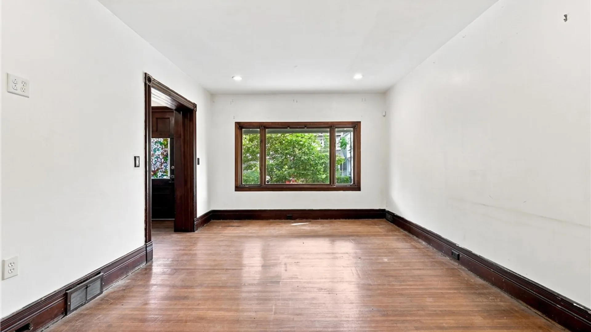 Property at 304 W Delavan Avenue, Buffalo, NY 14213 4
