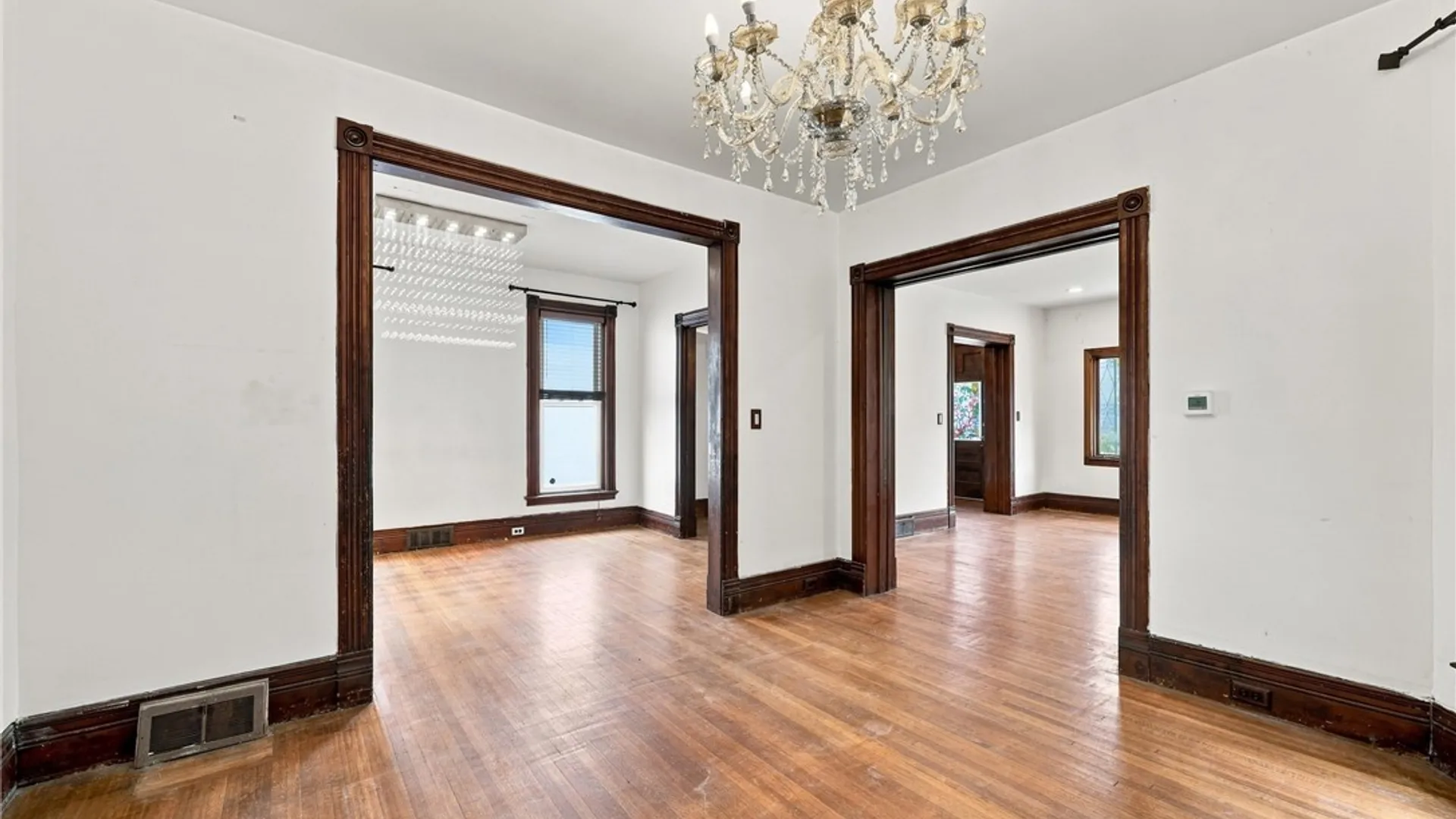 Property at 304 W Delavan Avenue, Buffalo, NY 14213 6