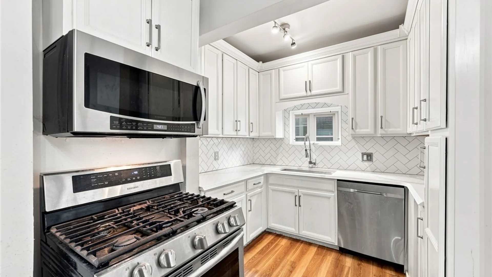 Property at 304 W Delavan Avenue, Buffalo, NY 14213 10