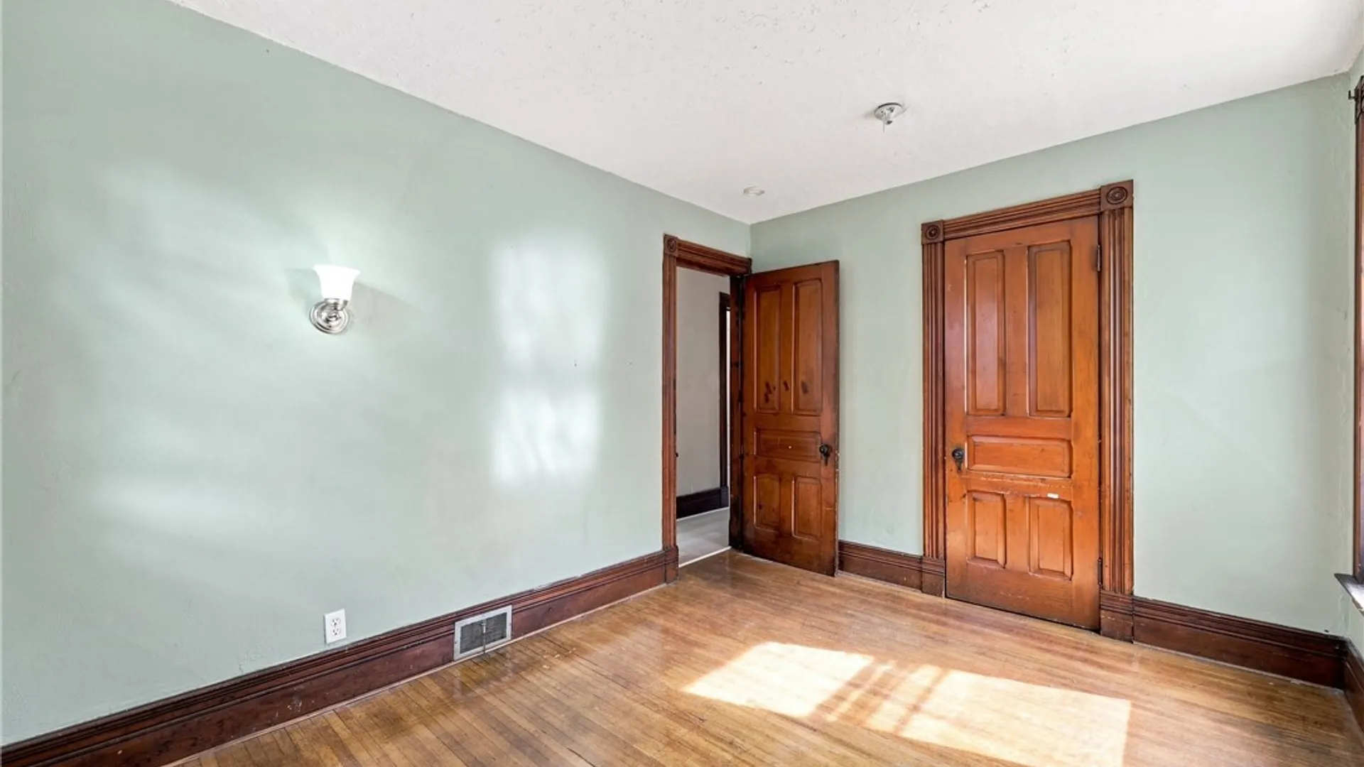 Property at 304 W Delavan Avenue, Buffalo, NY 14213 18