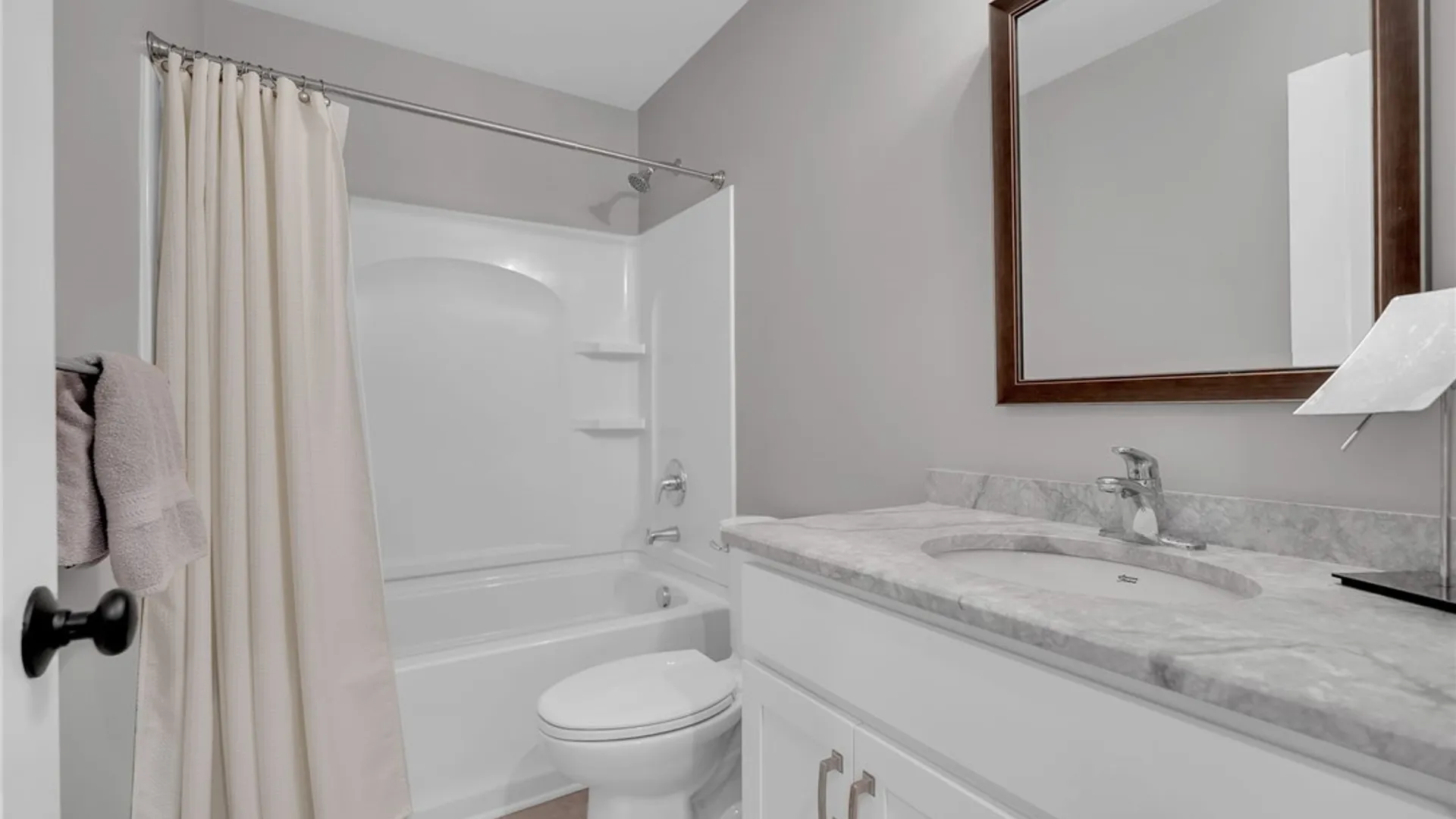 Property at 8 Greenspring Court, West Seneca, NY 14224 23