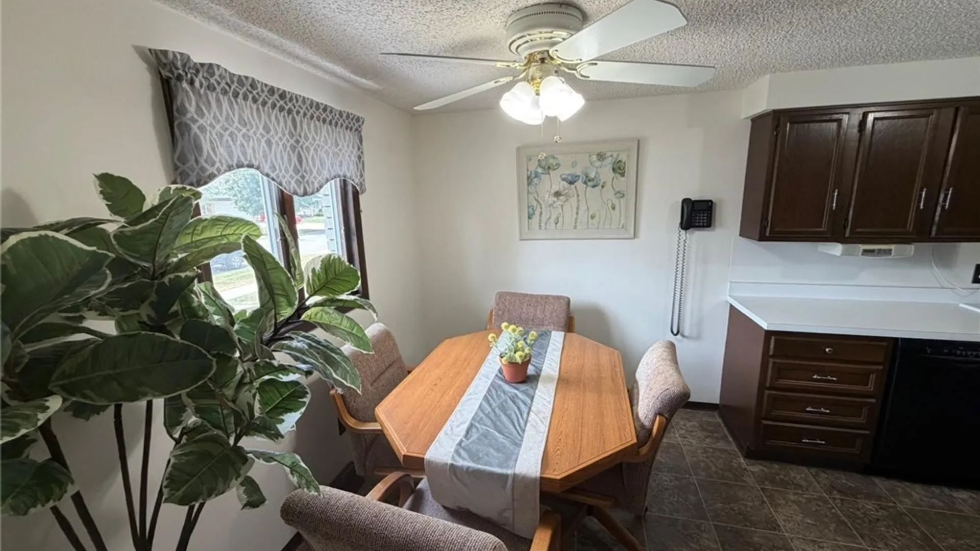 Property at 32 Rosemead Lane, Cheektowaga, NY 14227 3