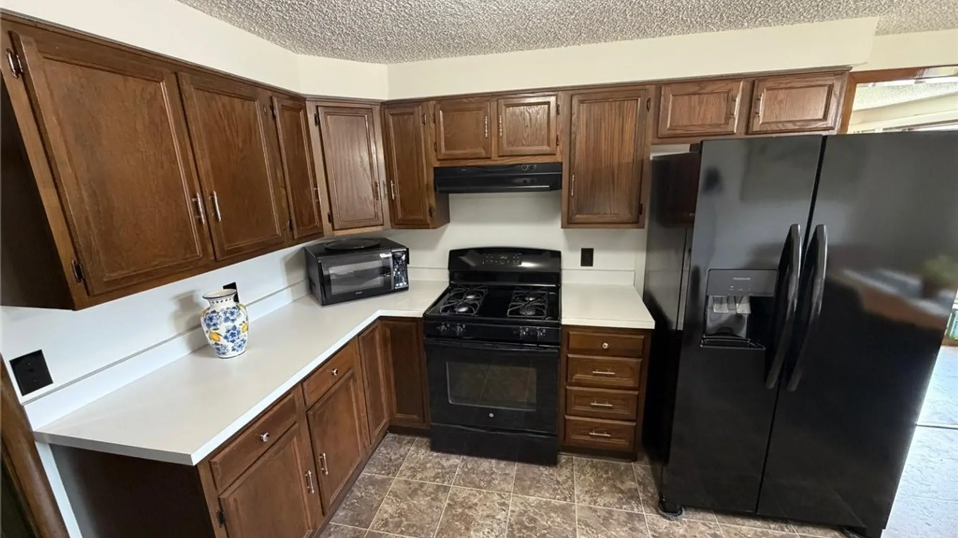 Property at 32 Rosemead Lane, Cheektowaga, NY 14227 5