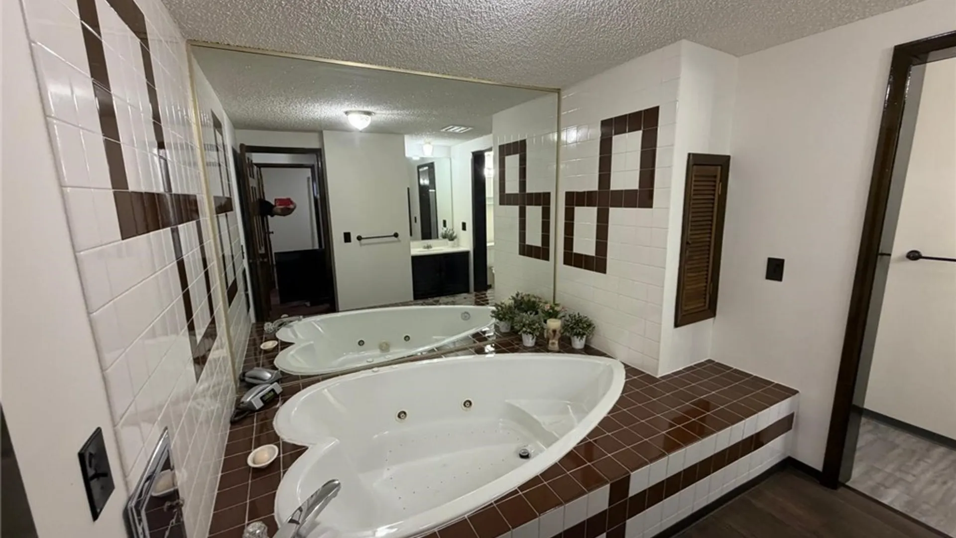 Property at 32 Rosemead Lane, Cheektowaga, NY 14227 9