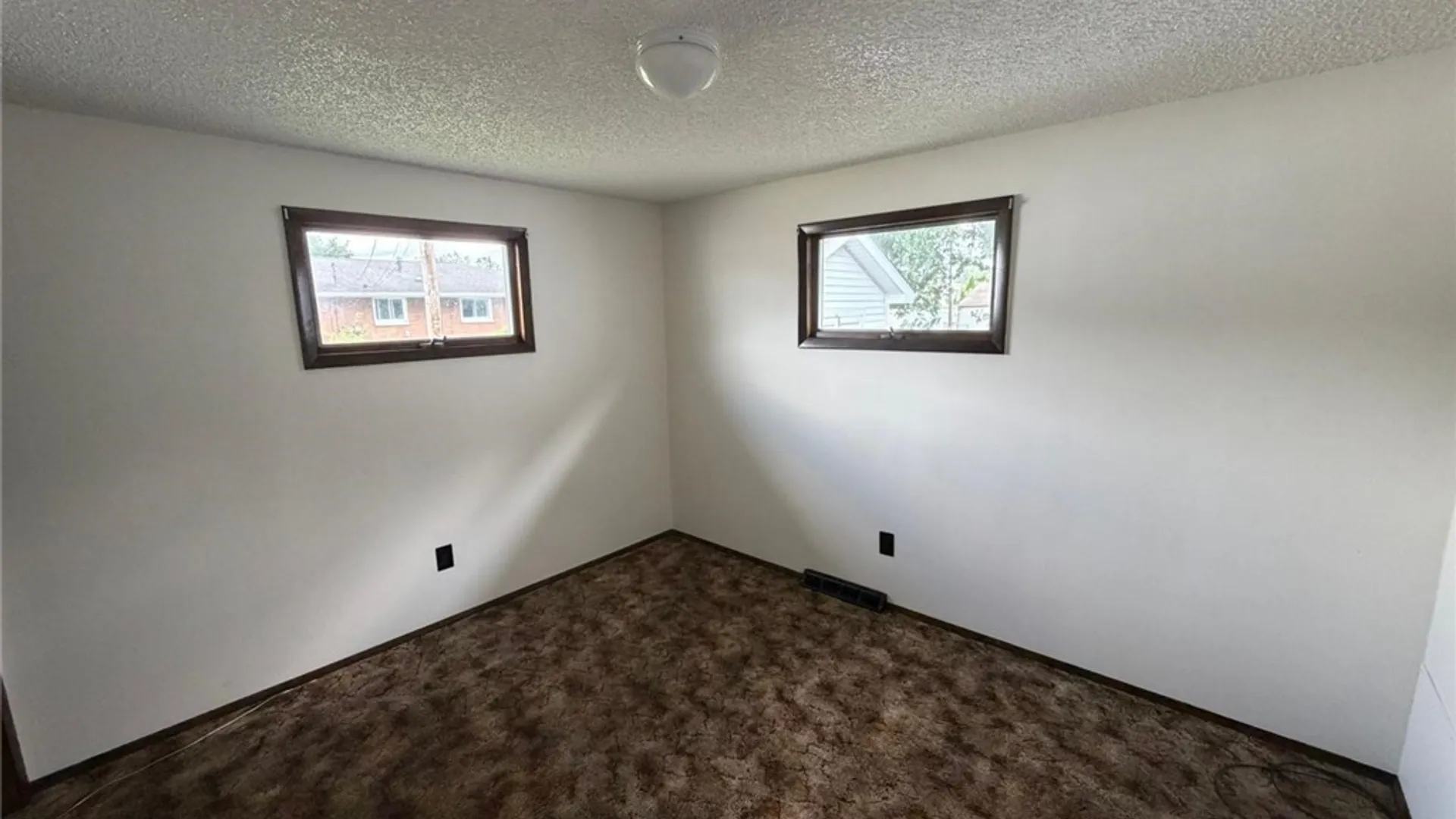 Property at 32 Rosemead Lane, Cheektowaga, NY 14227 14