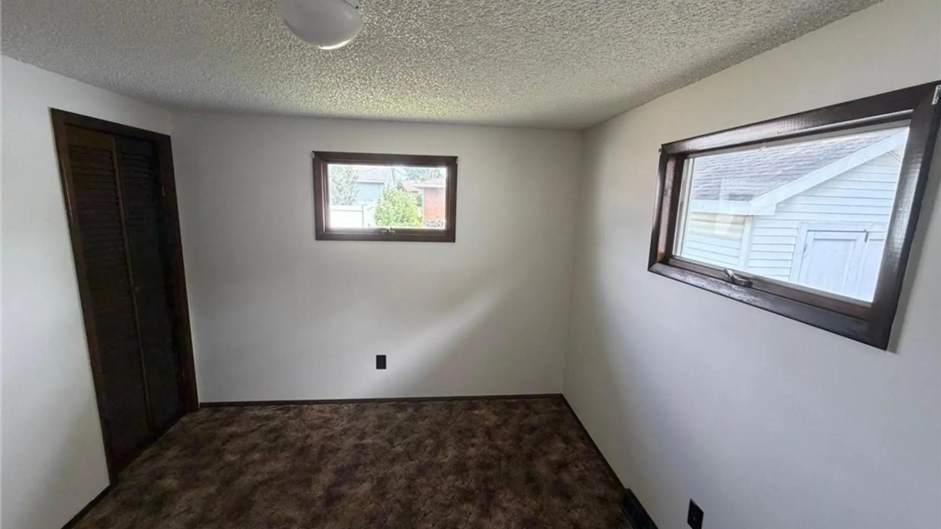 Property at 32 Rosemead Lane, Cheektowaga, NY 14227 16