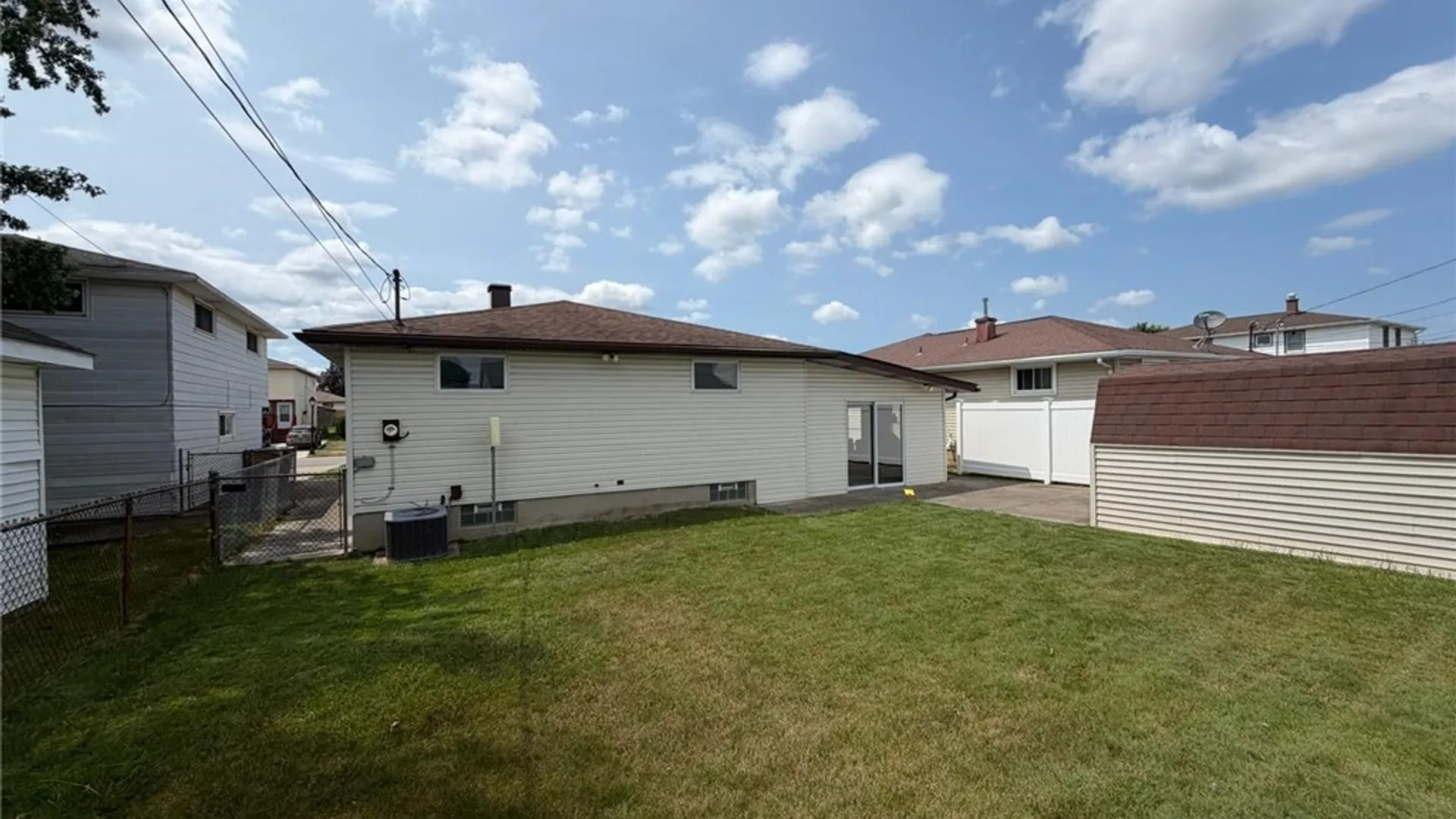 Property at 32 Rosemead Lane, Cheektowaga, NY 14227 36