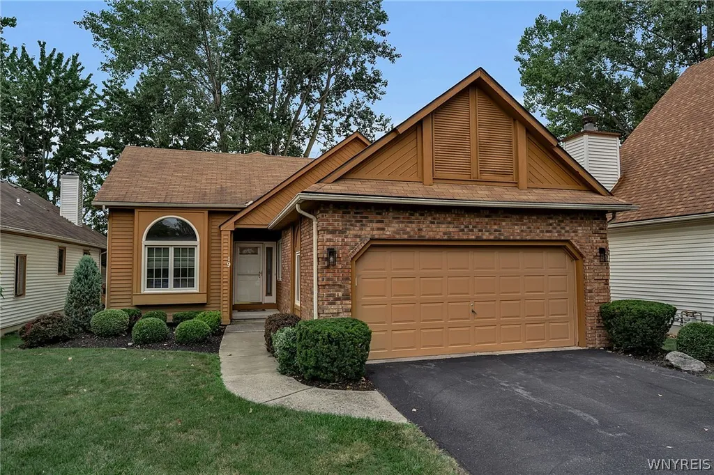 Property at 19 Eagles Trace, Amherst, NY 14221