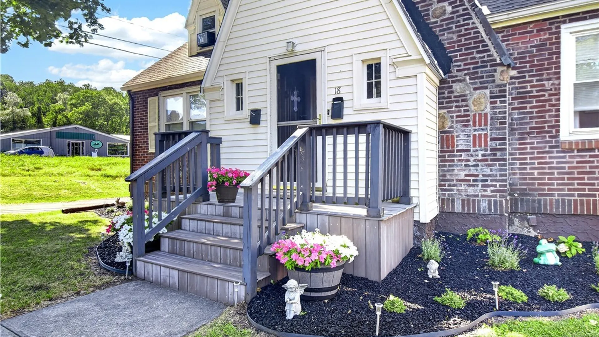 Property at 18 Fairdale Pl, Whitestown, NY 13492 3