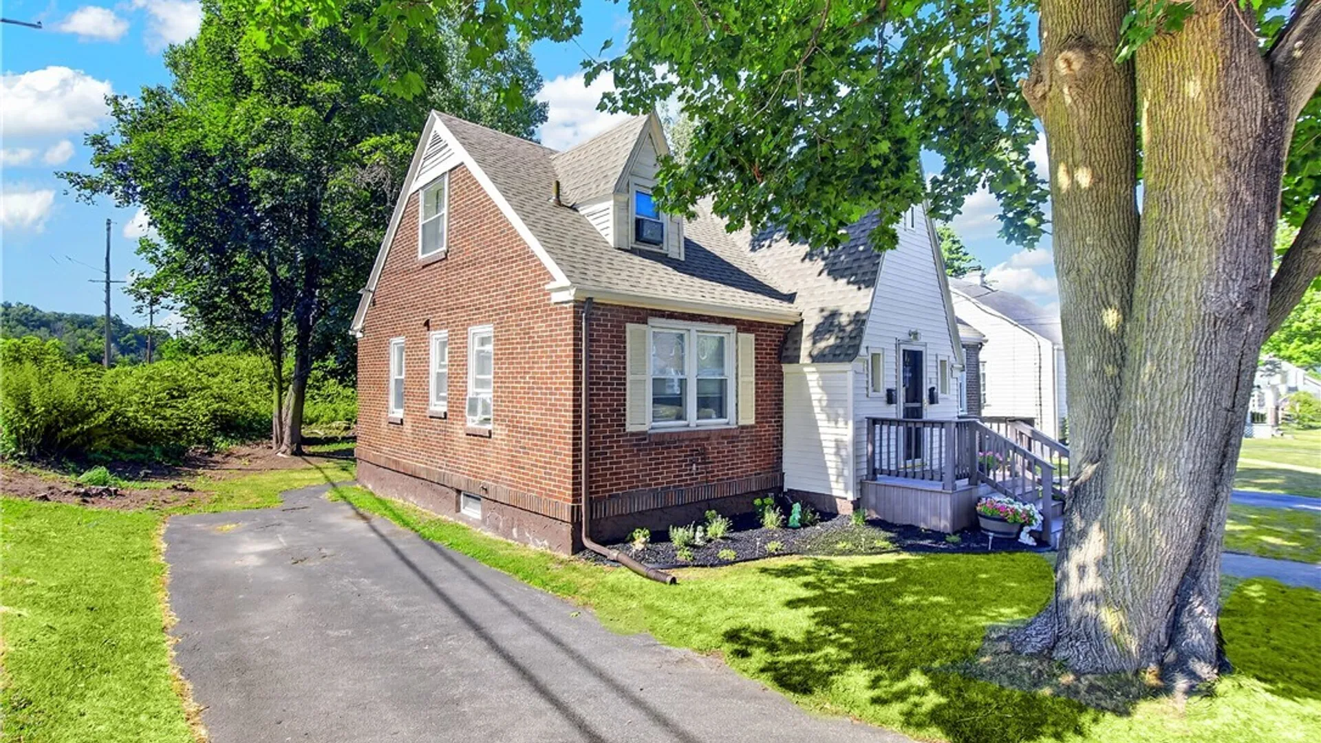 Property at 18 Fairdale Pl, Whitestown, NY 13492 4