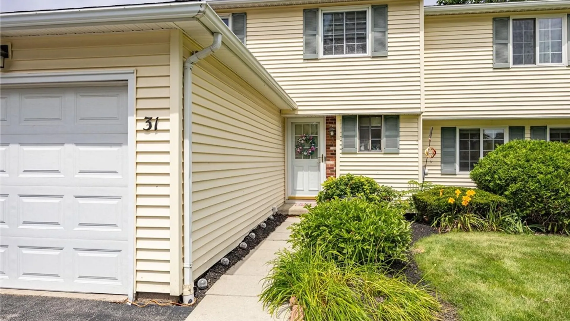 Property at 31 Arbor Court, Perinton, NY 14450 3