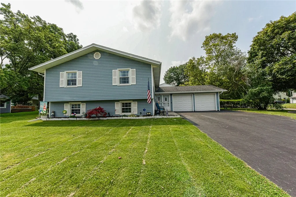 Property at 66 Pinebriar Drive, Greece, NY 14616