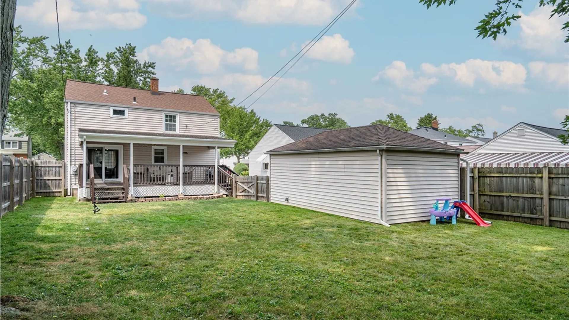 Property at 109 Meadow Lane, Tonawanda, NY 14223 32