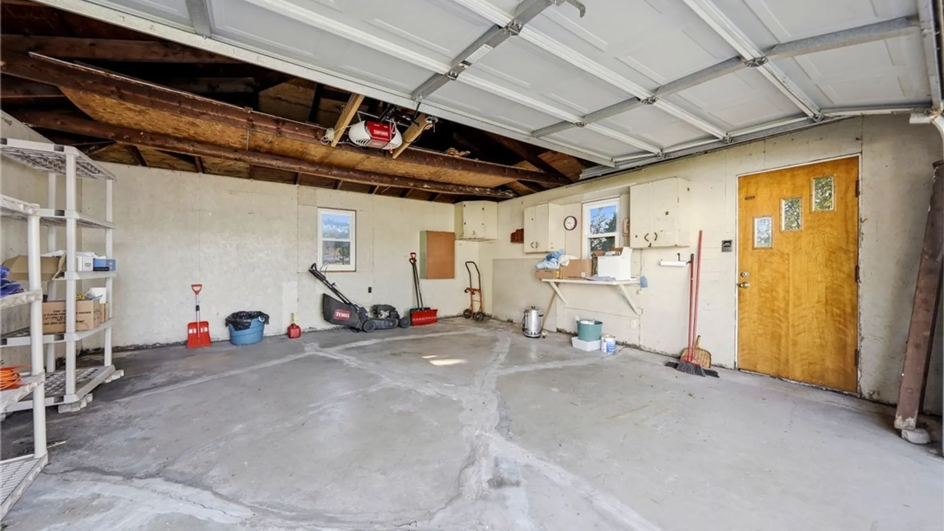 Property at 16 Woodcrest Court, Cheektowaga, NY 14225 36