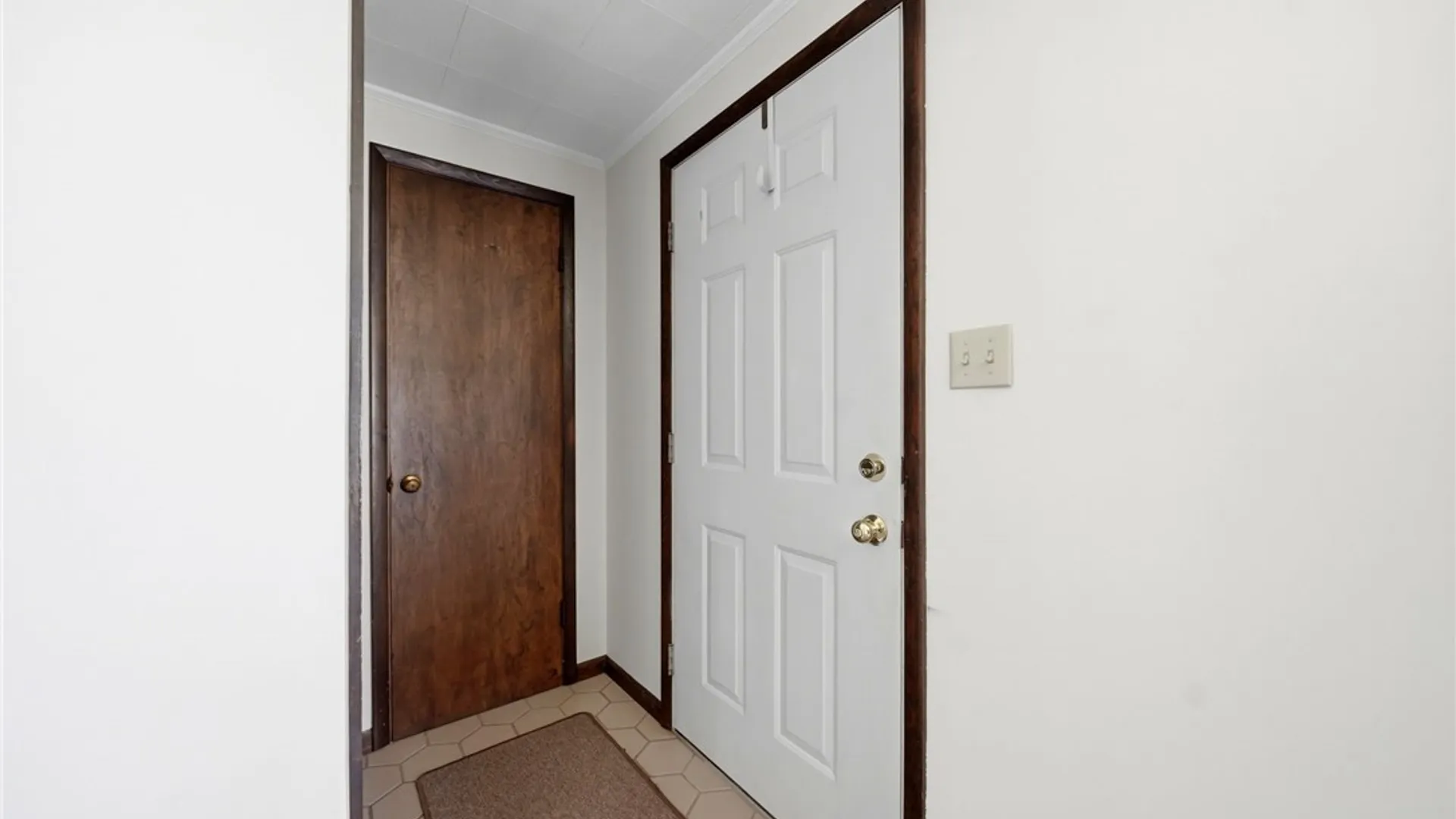 Property at 16 Woodcrest Court, Cheektowaga, NY 14225 5