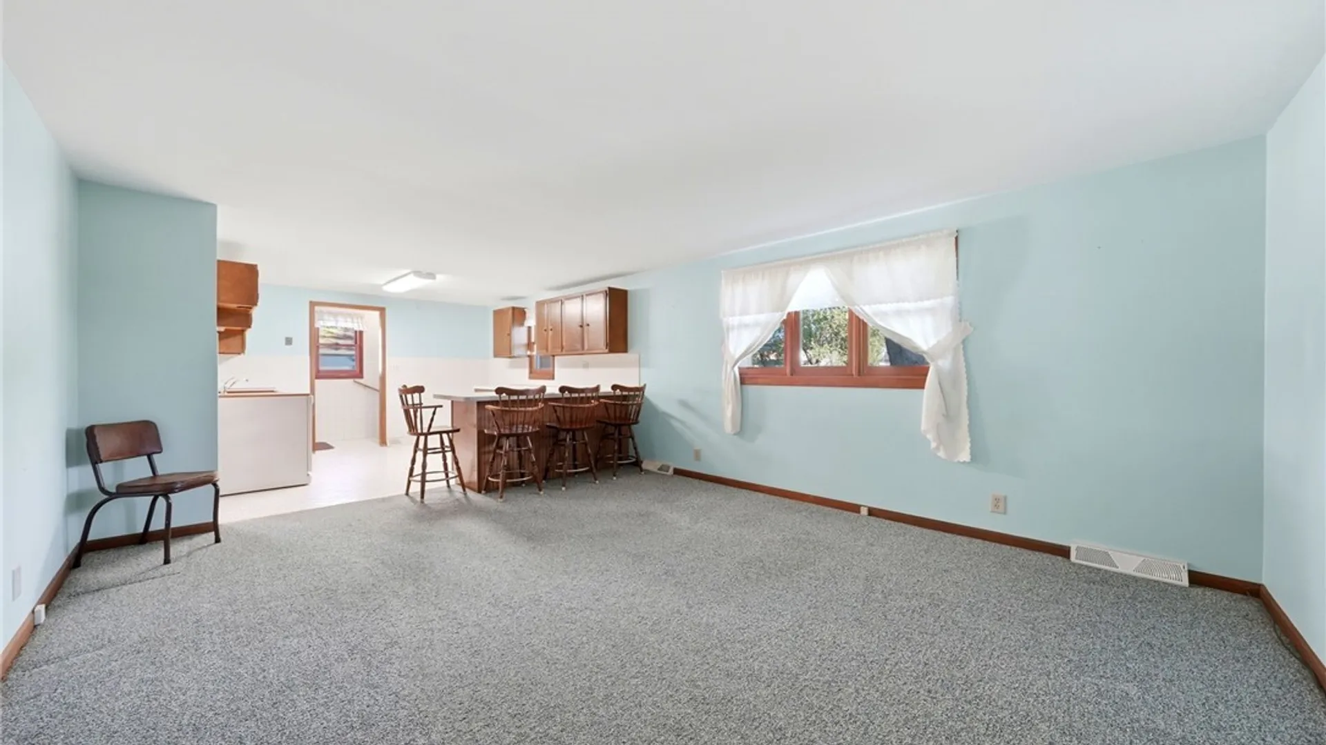 Property at 16 Woodcrest Court, Cheektowaga, NY 14225 13